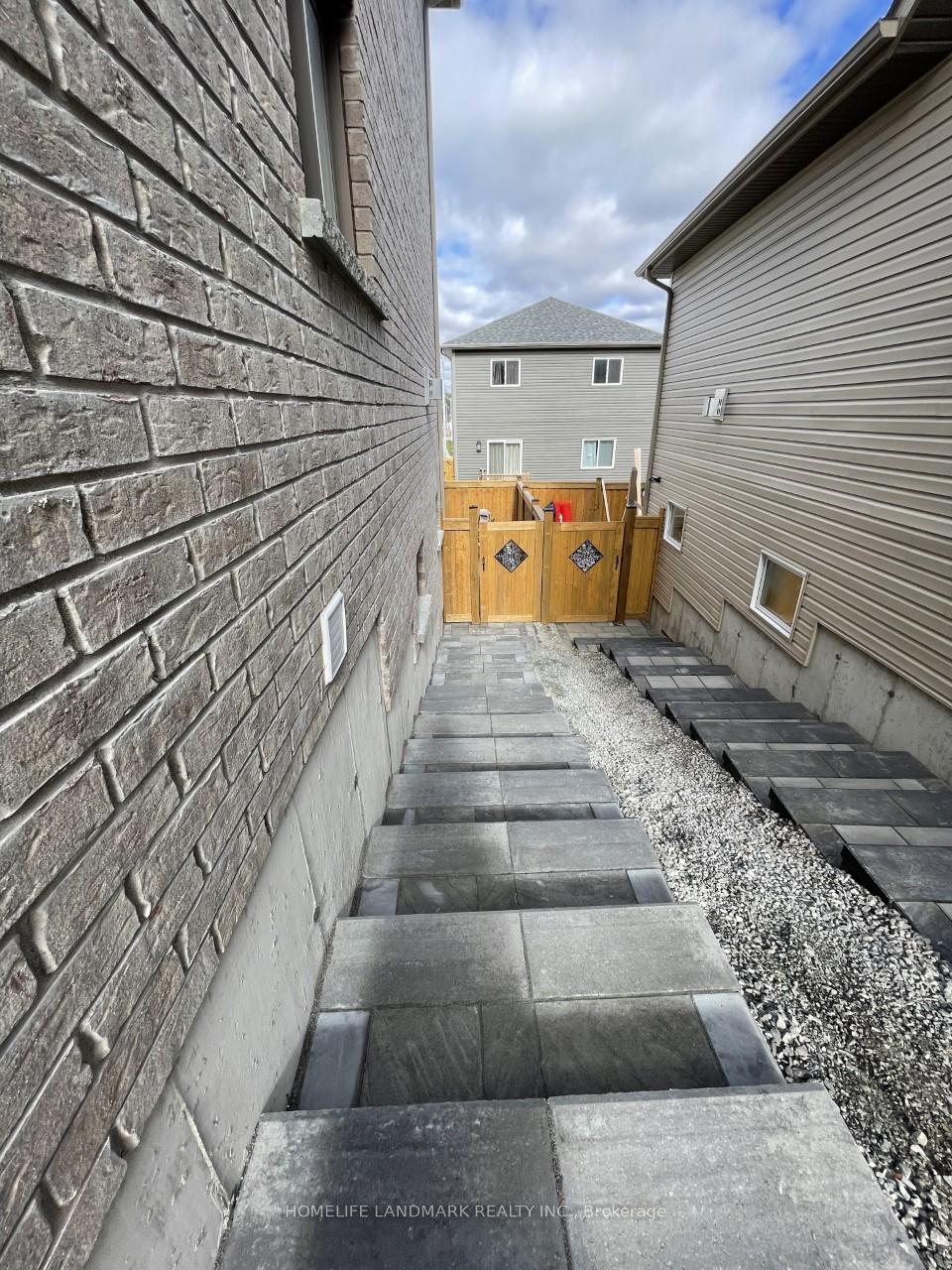 Photo 8 of Unit Bsmt, 33 Olympic Gate, Barrie, Rural Barrie Southwest — HOMEH