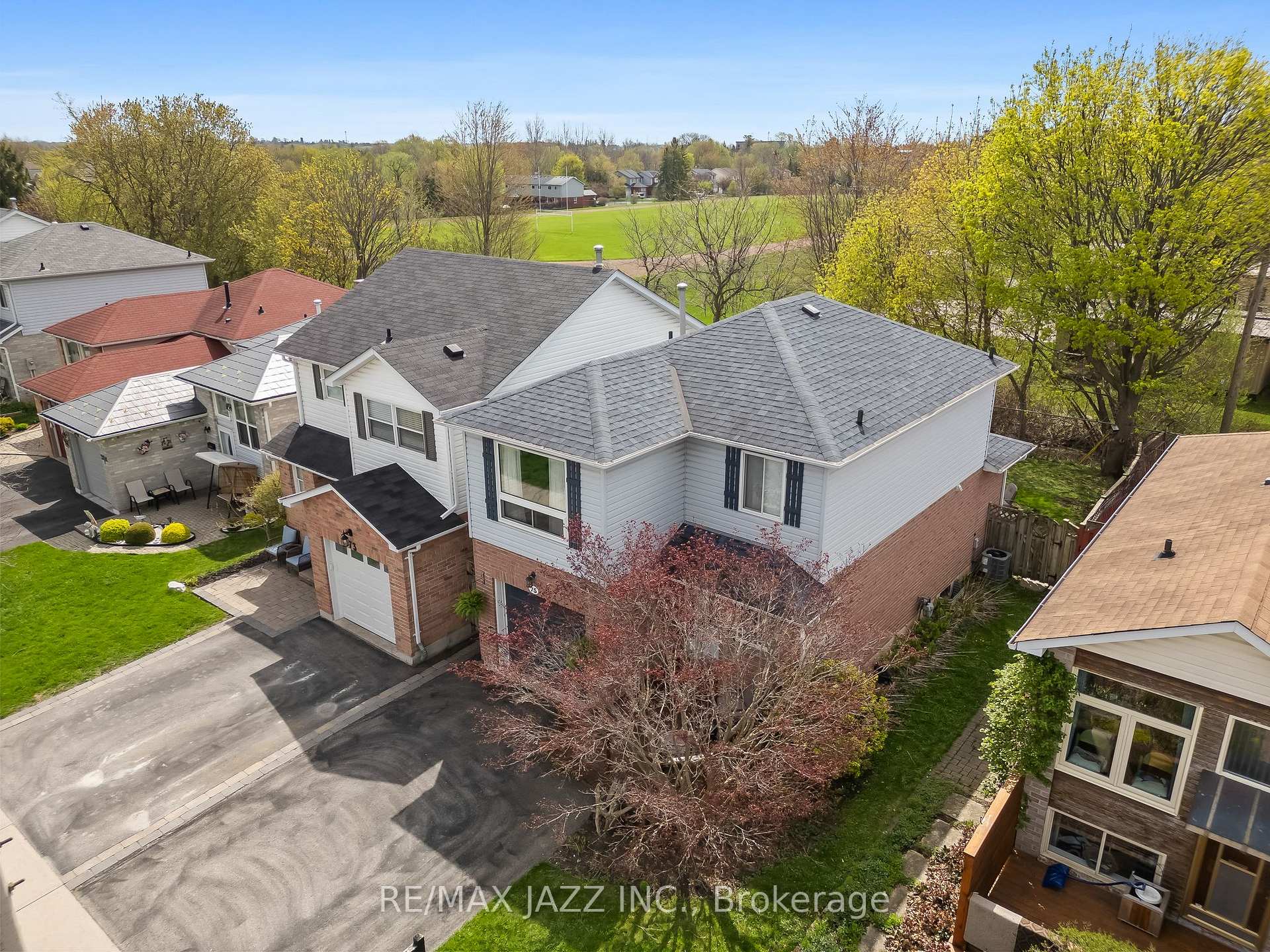 Photo 4 of 75 Trudeau Drive, Clarington, Bowmanville — HOMEH
