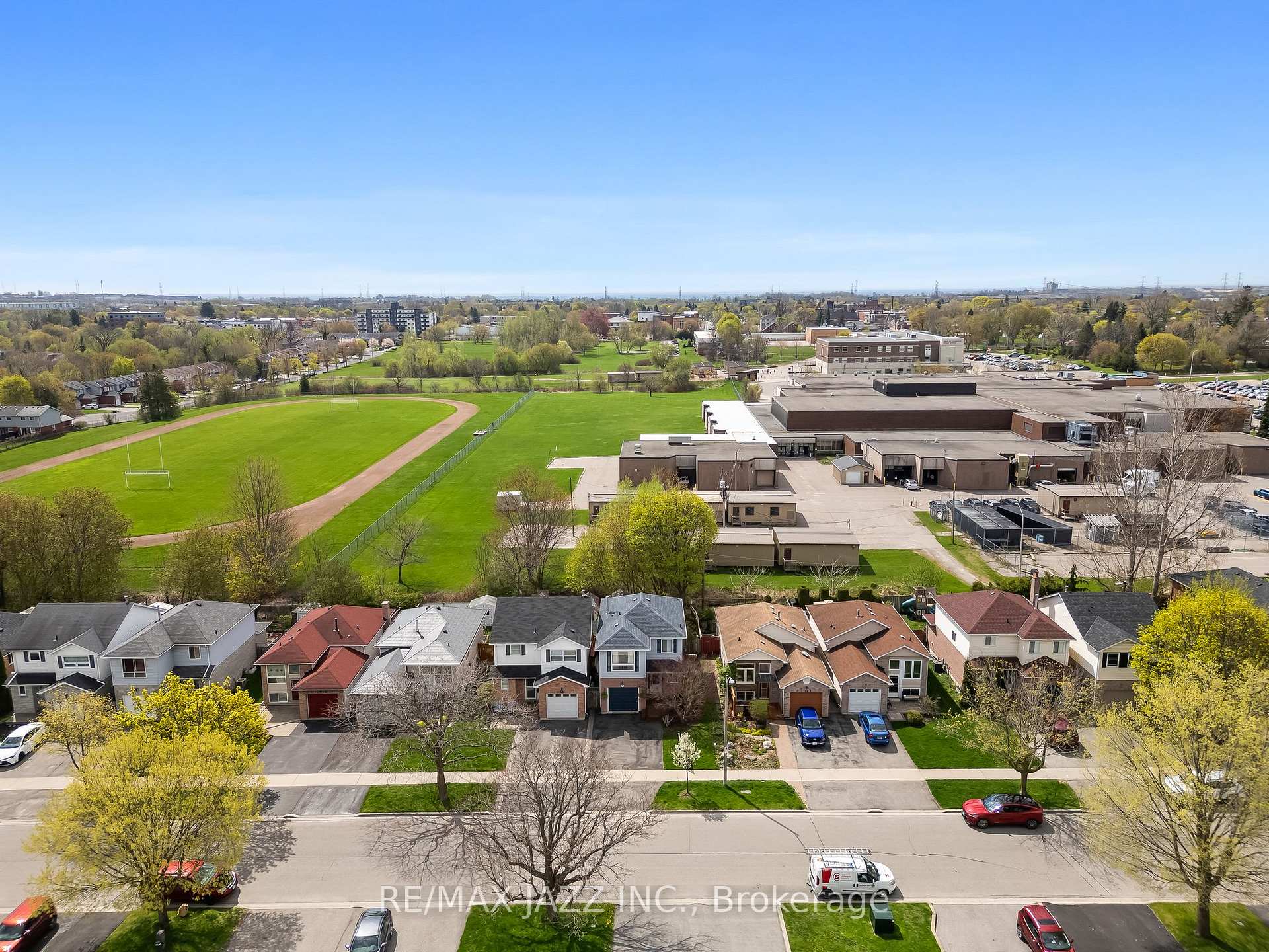 Photo 6 of 75 Trudeau Drive, Clarington, Bowmanville — HOMEH