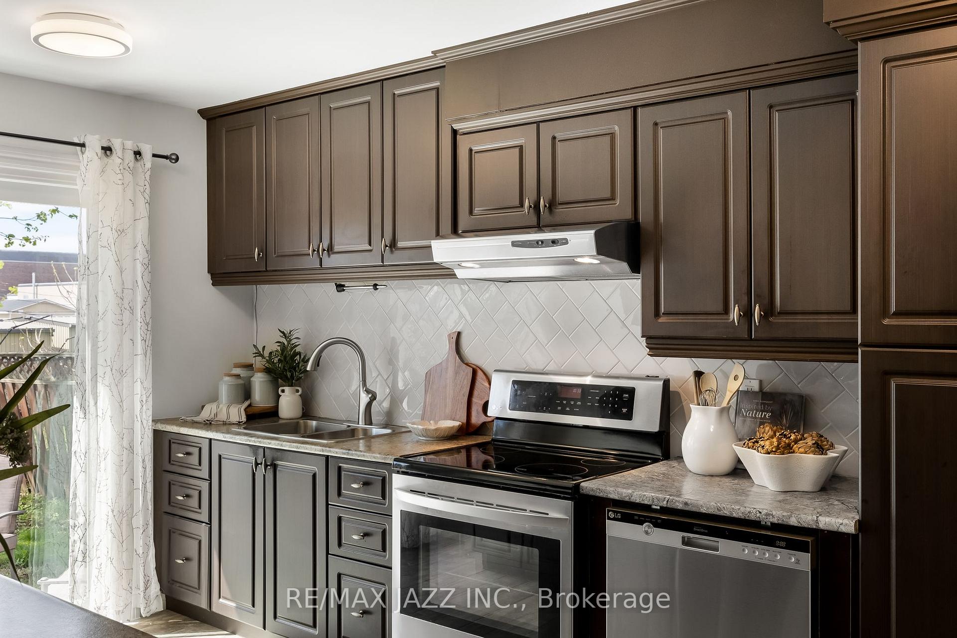 Photo 19 of 75 Trudeau Drive, Clarington, Bowmanville — HOMEH