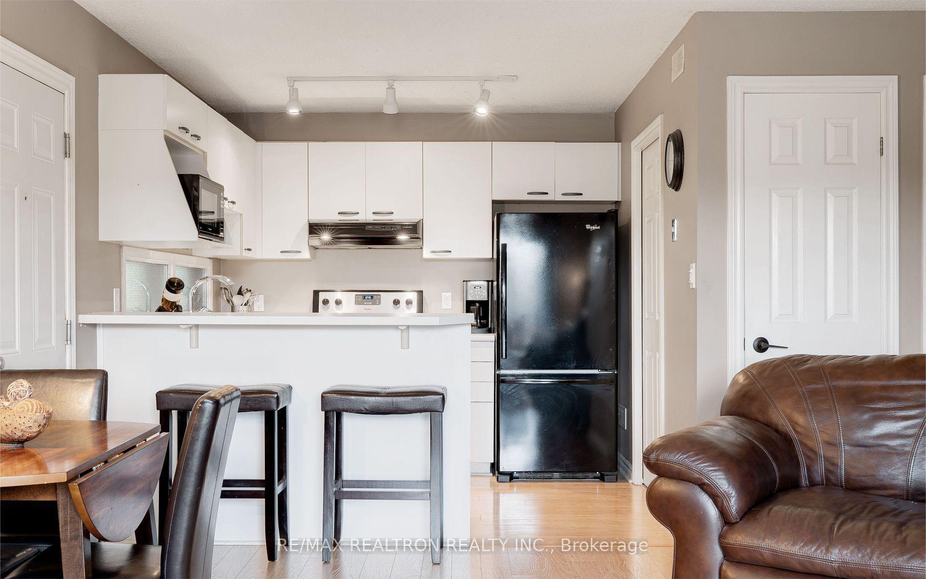 Photo 5 of Unit 304, 2040 Cleaver Avenue, Burlington, Headon — HOMEH