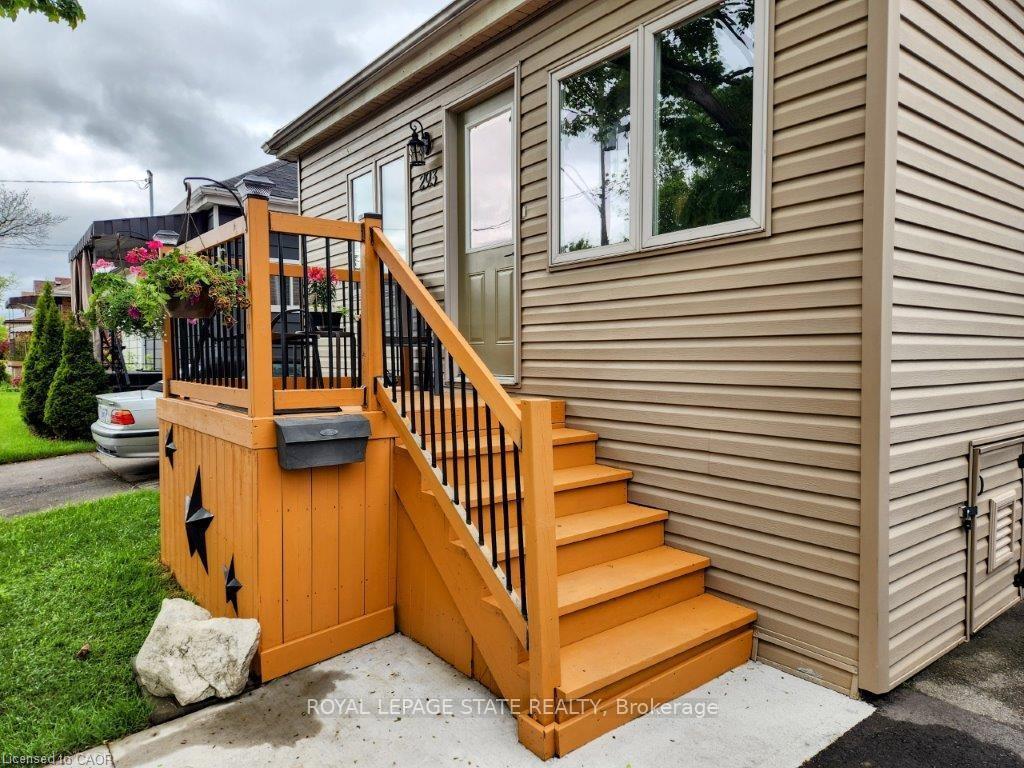 Photo 4 of 293 Fairfield Avenue, Hamilton, Homeside — HOMEH