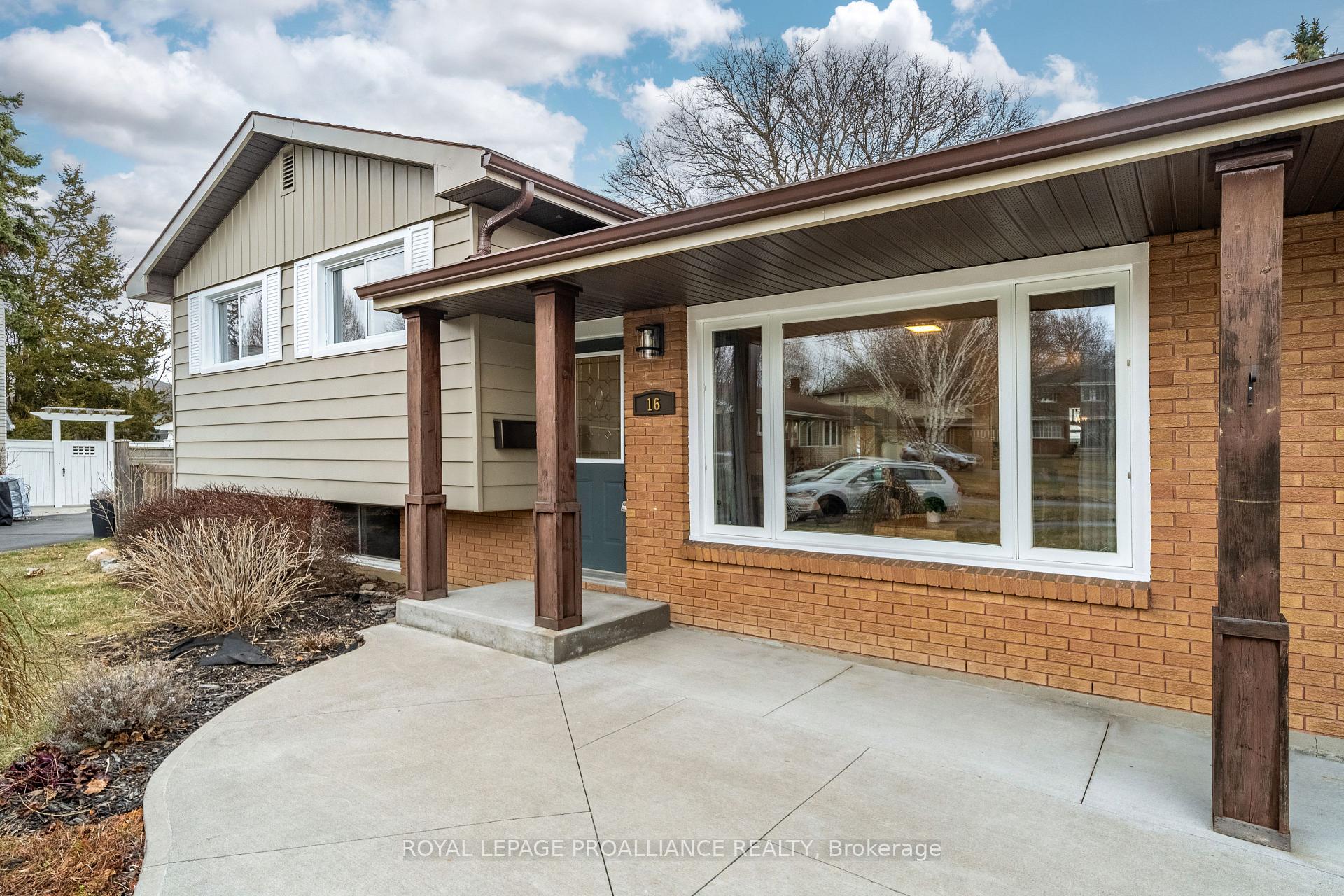 Photo 3 of 16 Kingsway Court, Belleville, Belleville Ward — HOMEH