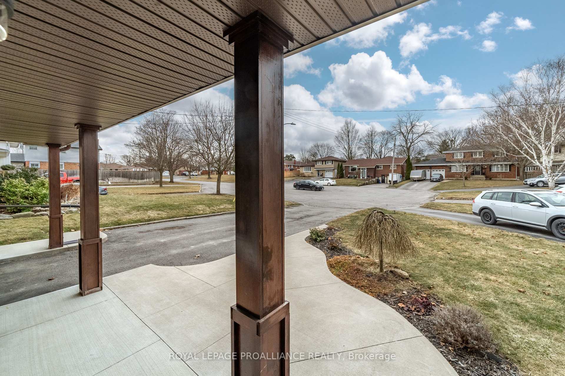 Photo 4 of 16 Kingsway Court, Belleville, Belleville Ward — HOMEH