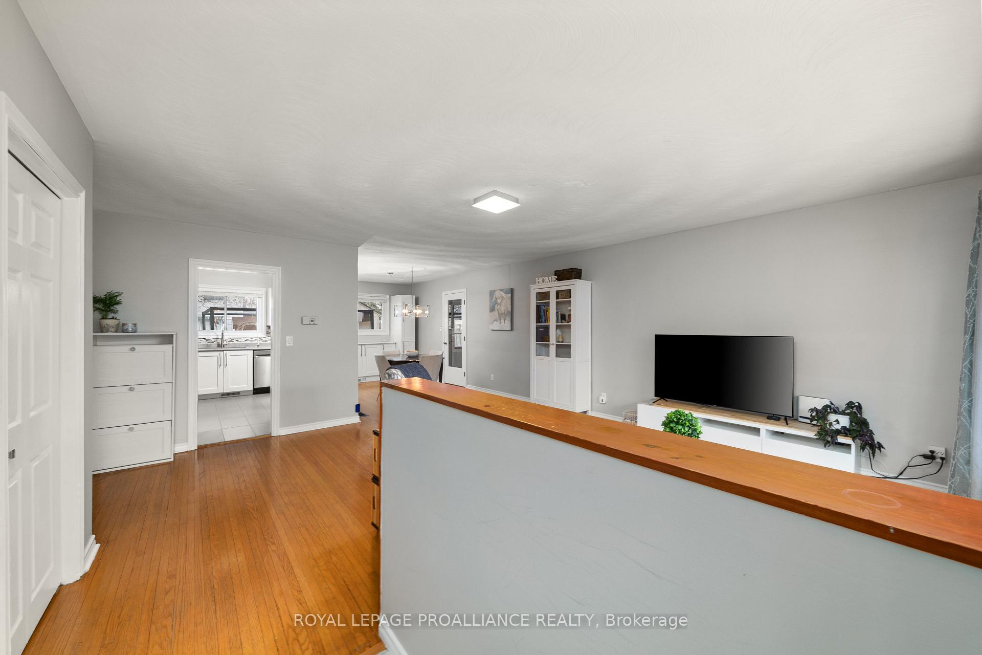 Photo 5 of 16 Kingsway Court, Belleville, Belleville Ward — HOMEH
