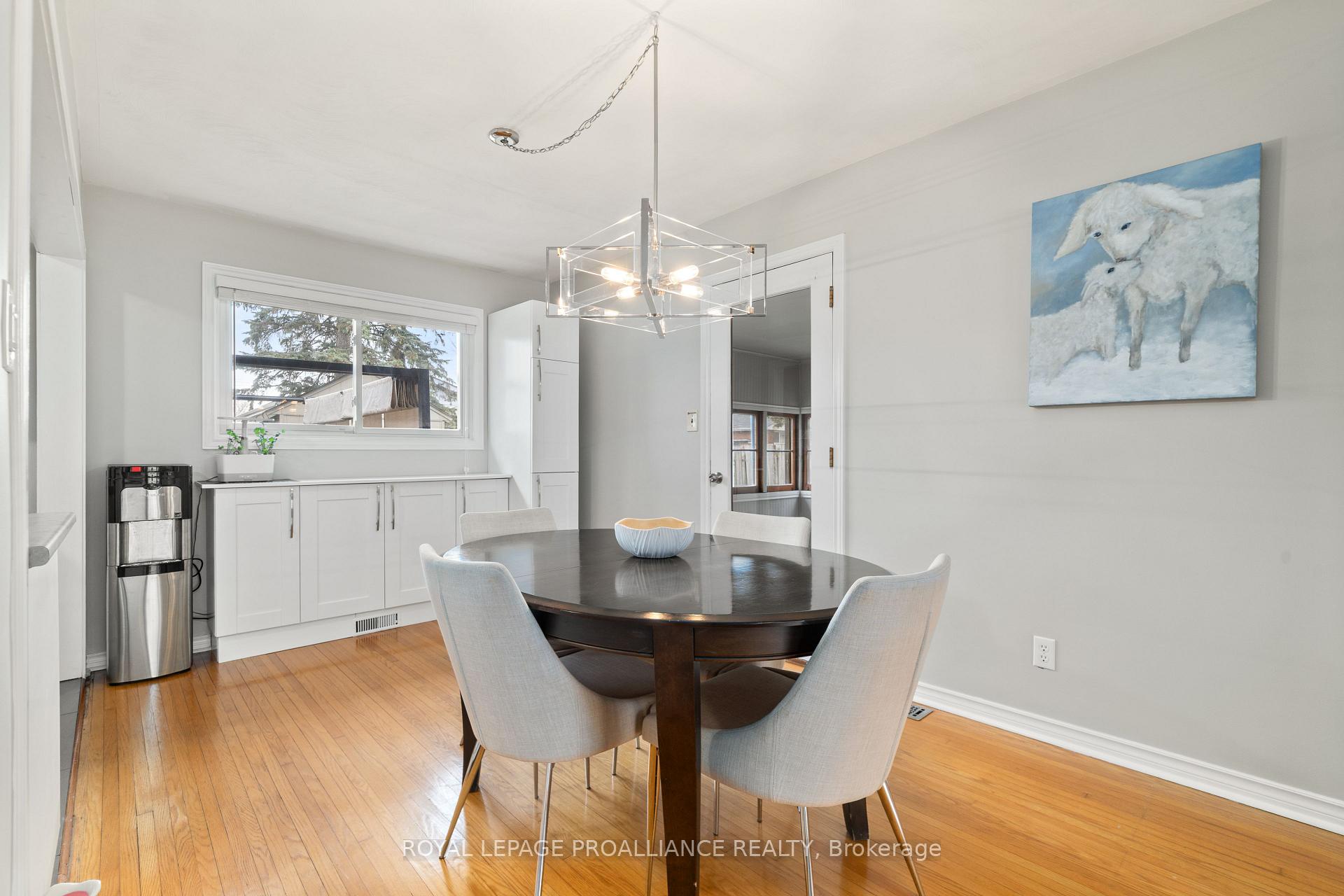 Photo 9 of 16 Kingsway Court, Belleville, Belleville Ward — HOMEH