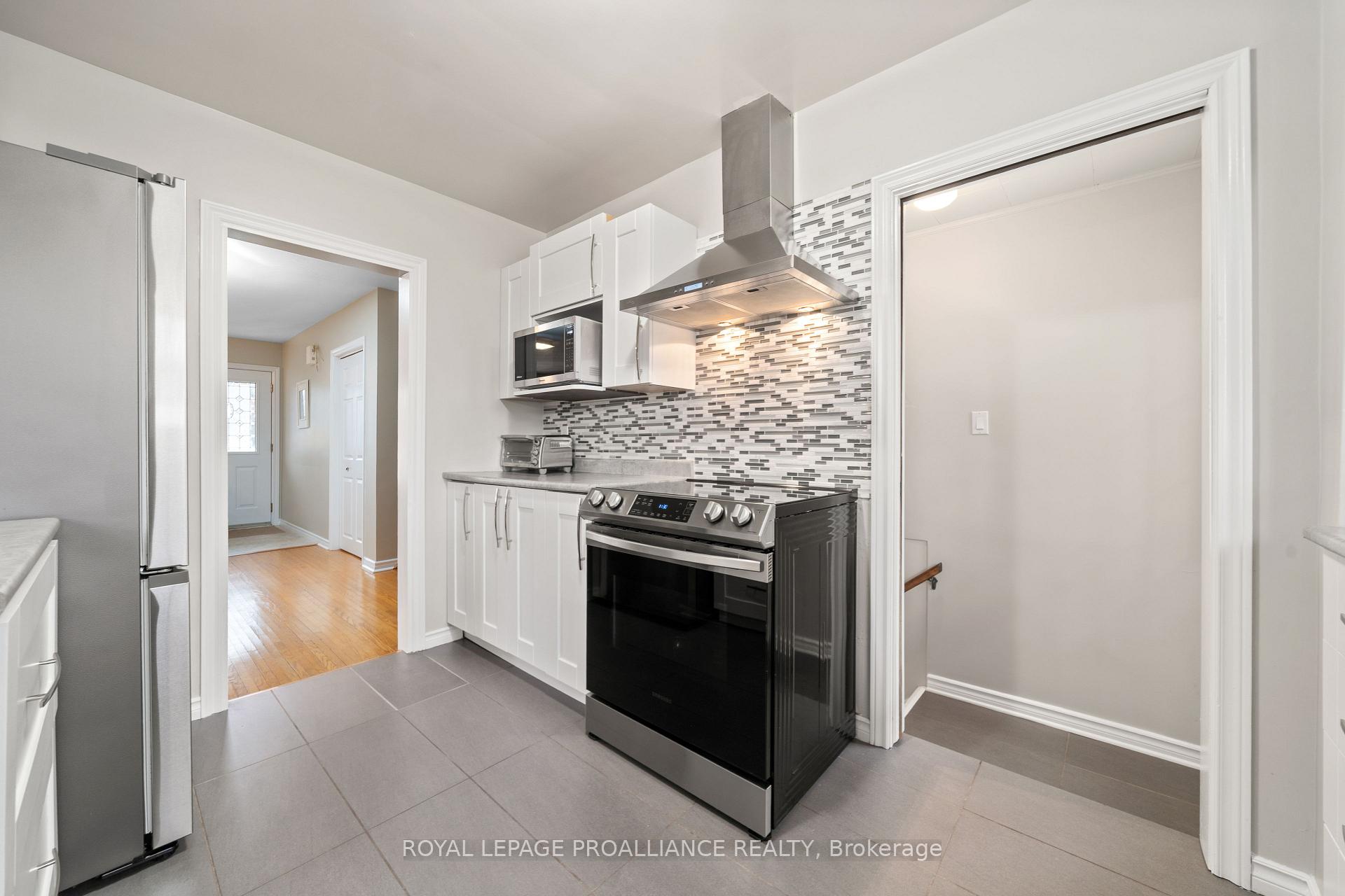 Photo 13 of 16 Kingsway Court, Belleville, Belleville Ward — HOMEH