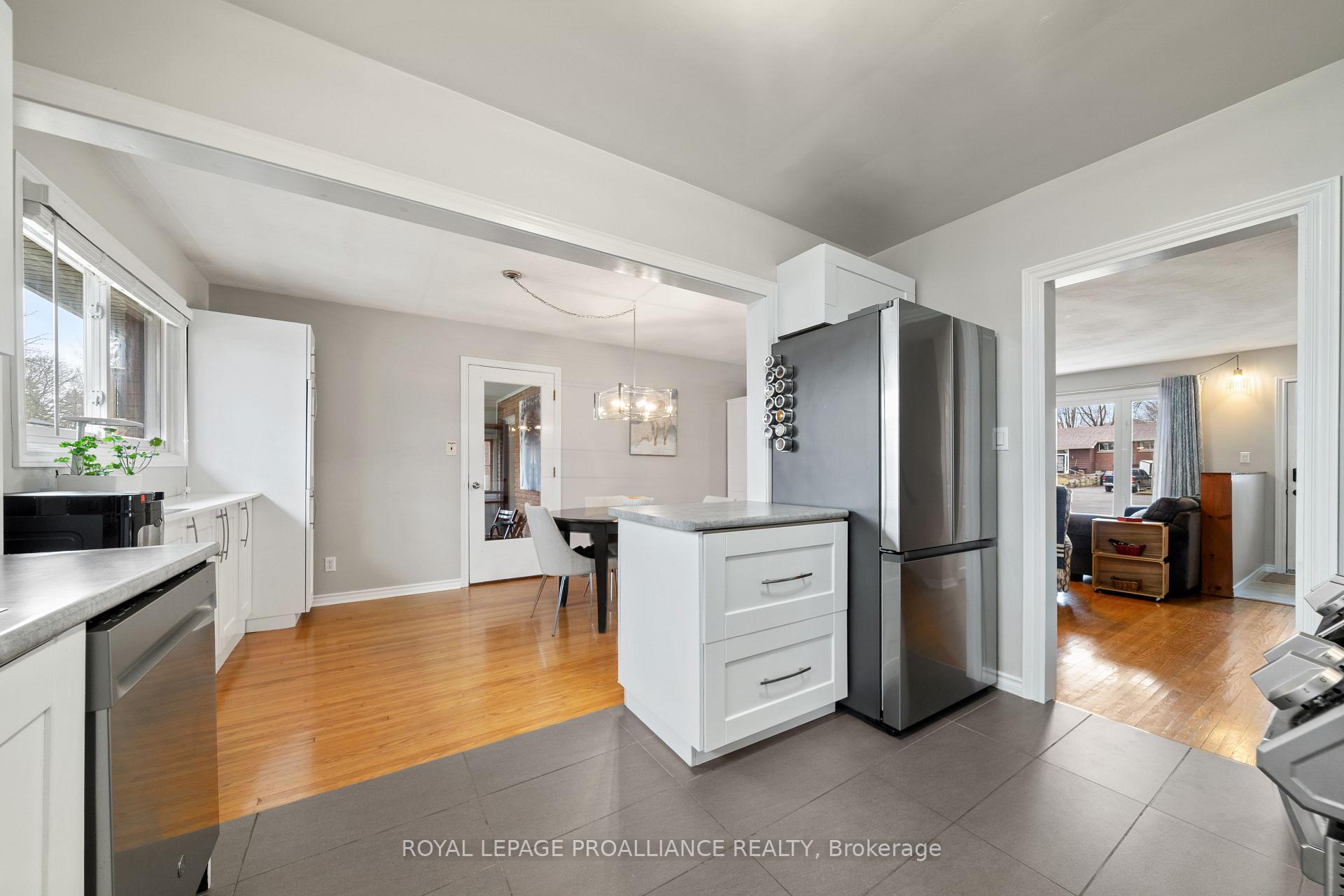 Photo 14 of 16 Kingsway Court, Belleville, Belleville Ward — HOMEH