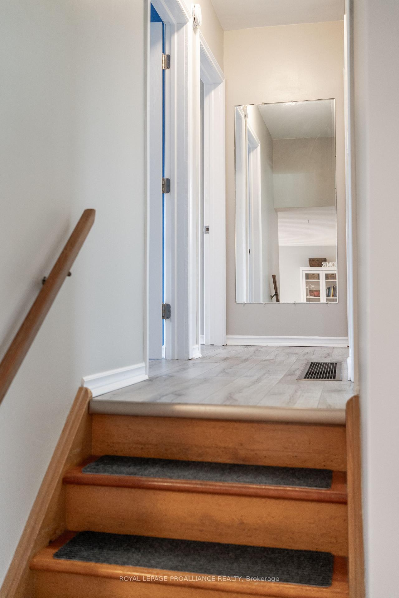 Photo 15 of 16 Kingsway Court, Belleville, Belleville Ward — HOMEH