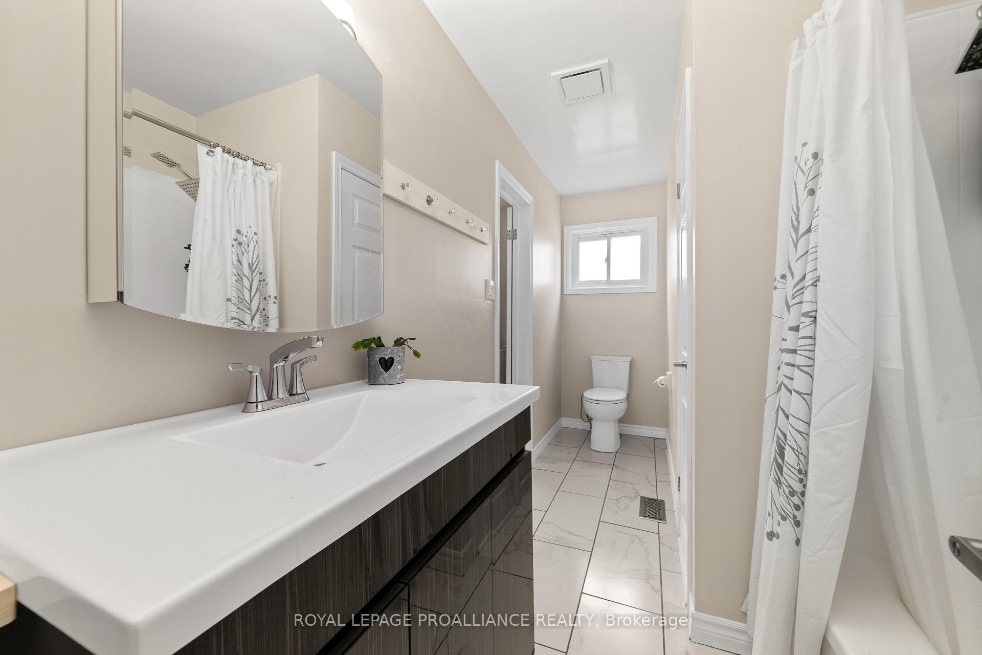Photo 20 of 16 Kingsway Court, Belleville, Belleville Ward — HOMEH