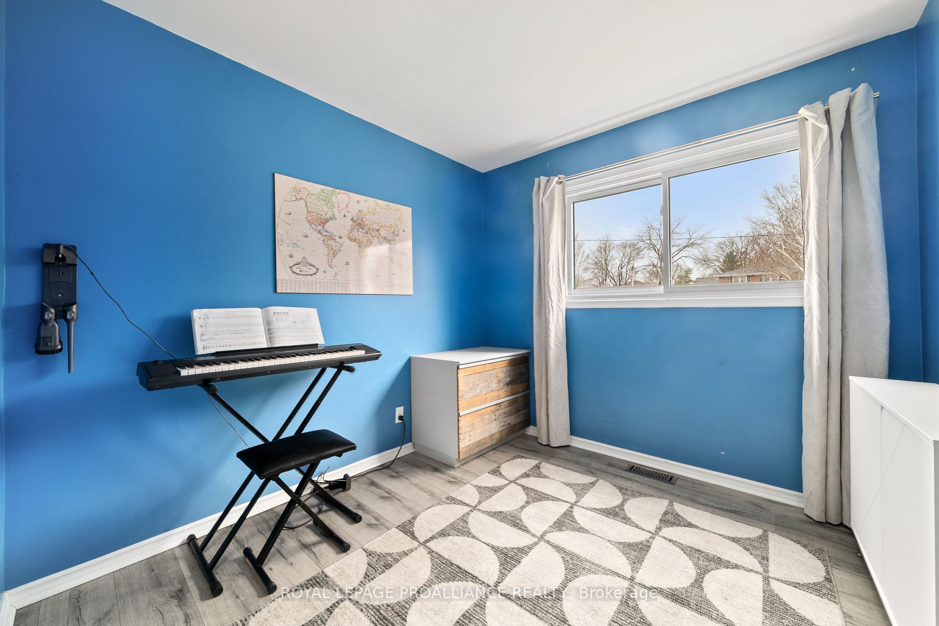 Photo 21 of 16 Kingsway Court, Belleville, Belleville Ward — HOMEH