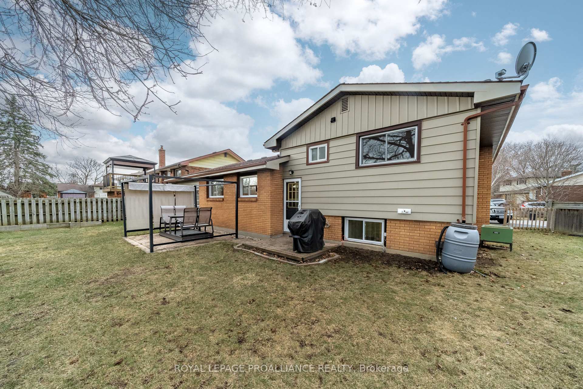 Photo 31 of 16 Kingsway Court, Belleville, Belleville Ward — HOMEH