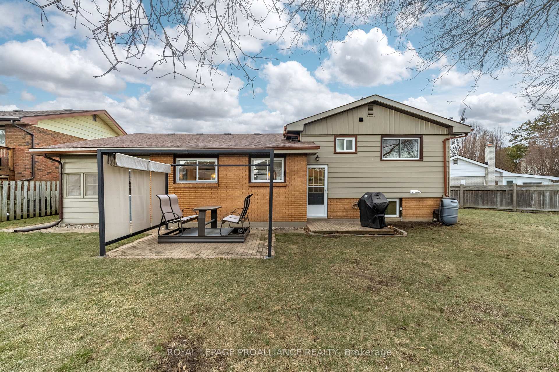 Photo 35 of 16 Kingsway Court, Belleville, Belleville Ward — HOMEH