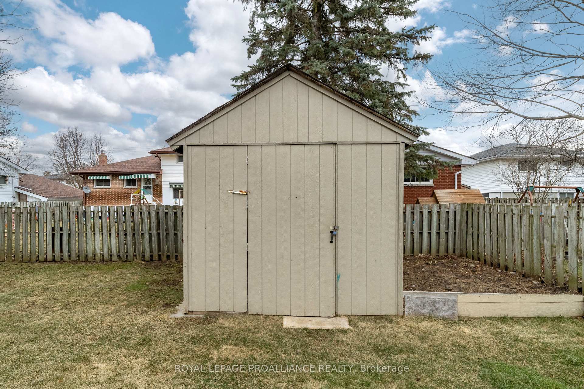 Photo 37 of 16 Kingsway Court, Belleville, Belleville Ward — HOMEH