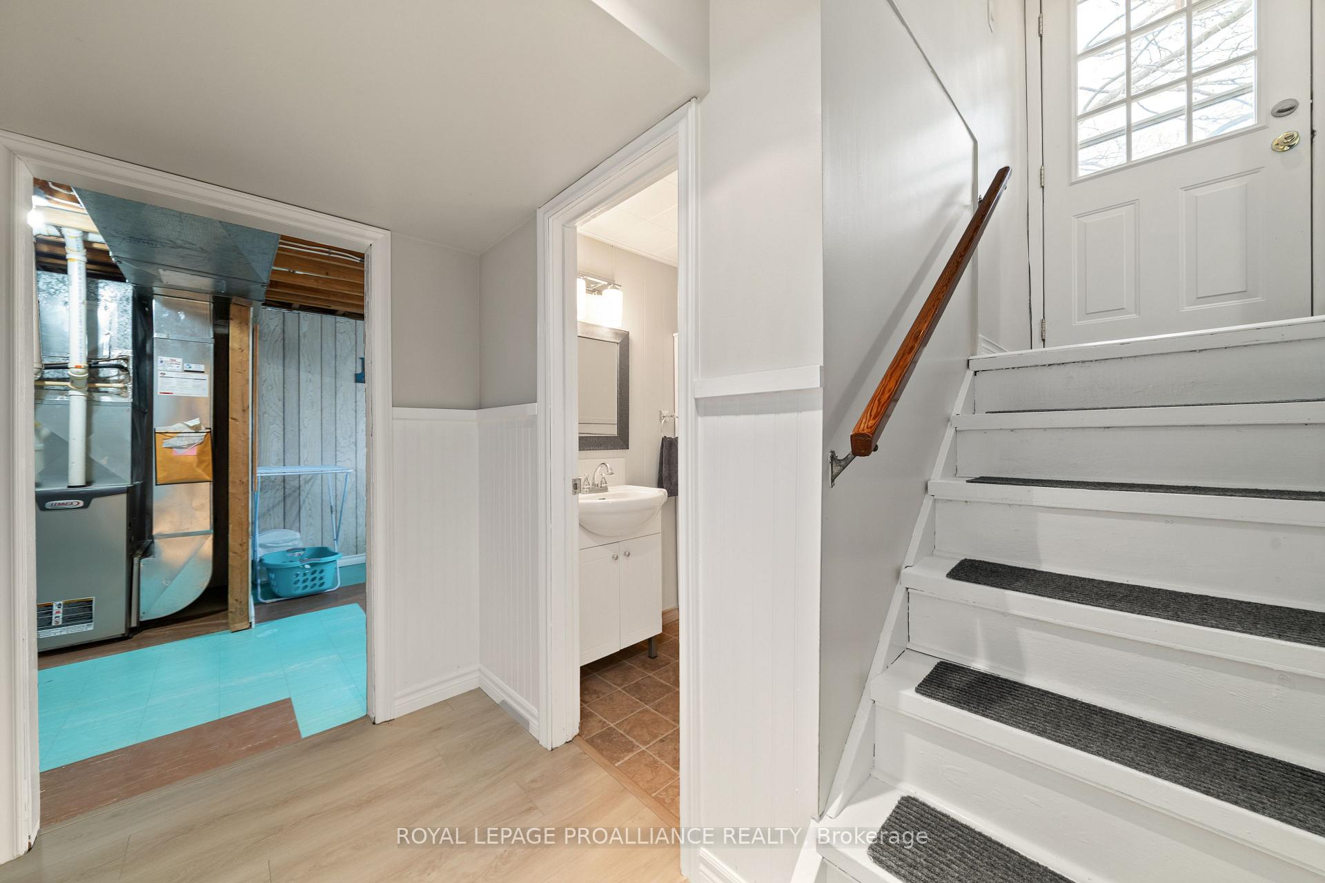 Photo 38 of 16 Kingsway Court, Belleville, Belleville Ward — HOMEH