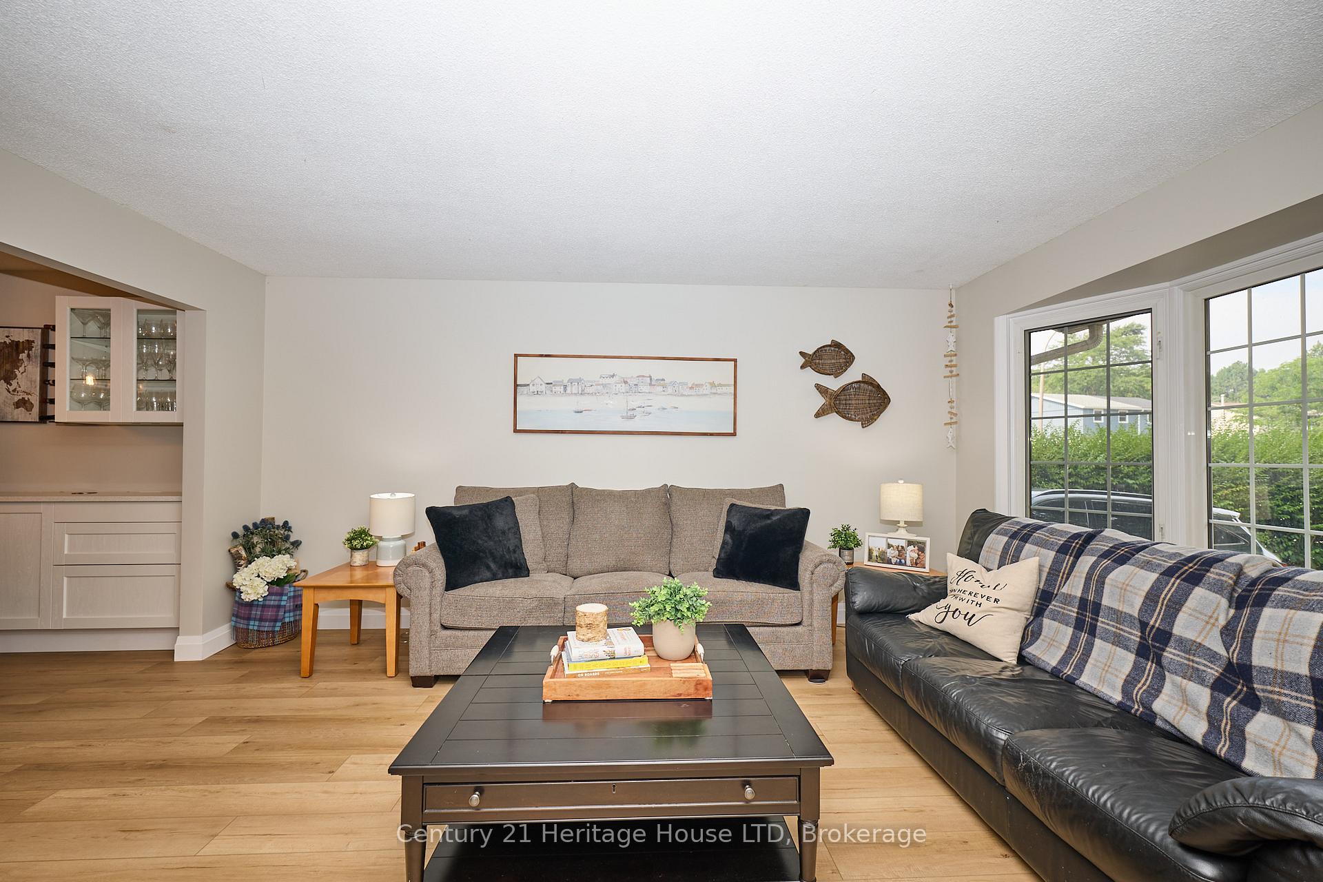 Photo 3 of 25 Birchpark Drive, Grimsby, Grimsby Beach — HOMEH
