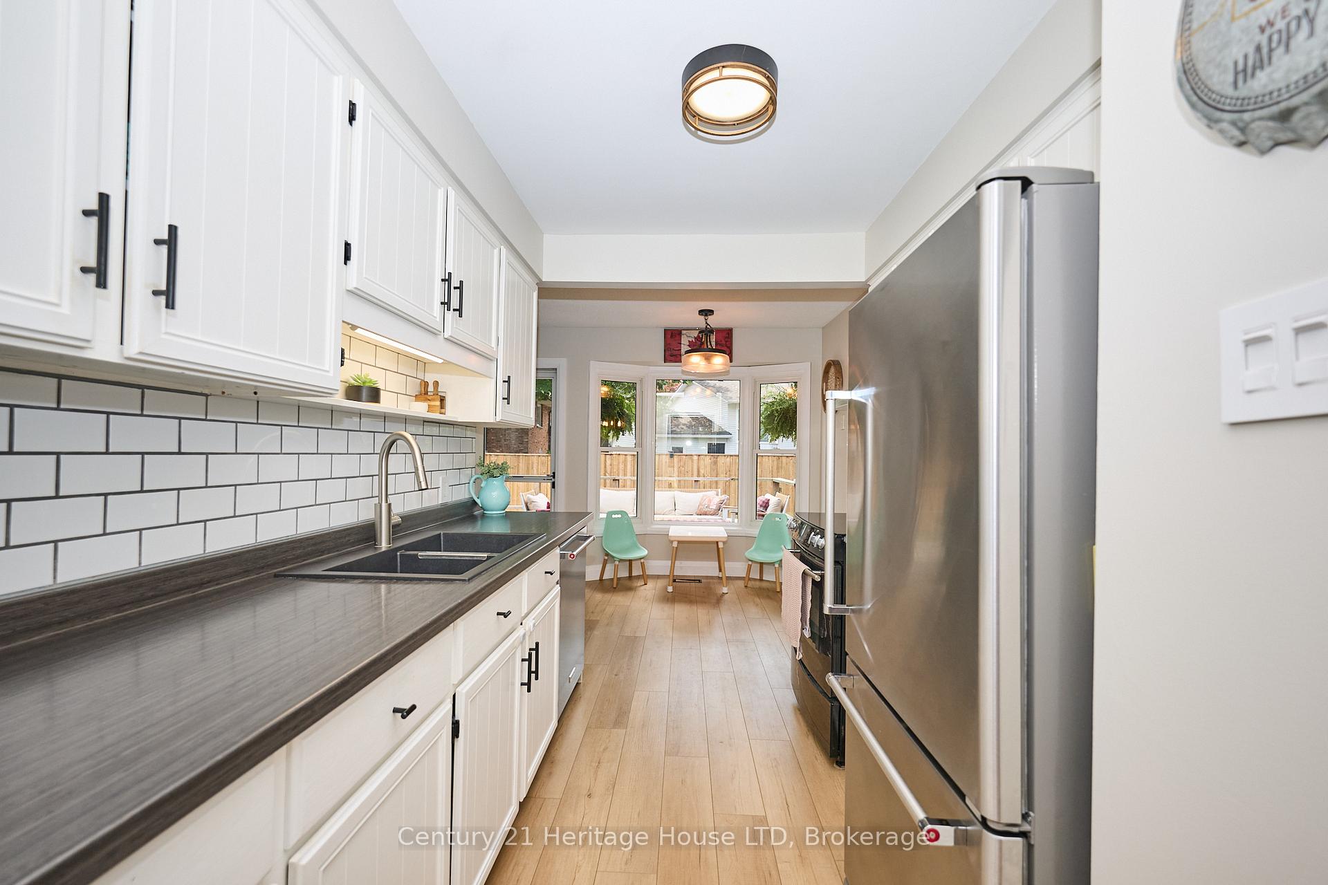 Photo 8 of 25 Birchpark Drive, Grimsby, Grimsby Beach — HOMEH