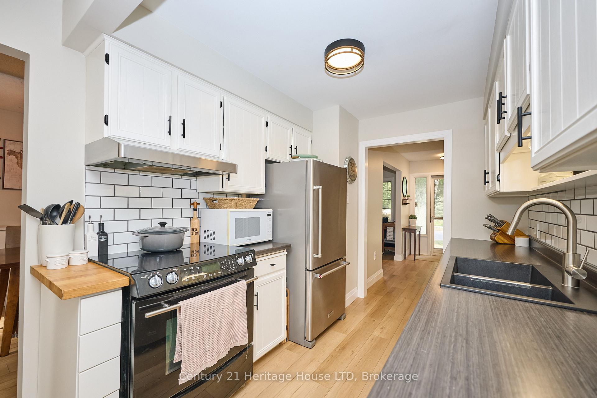 Photo 10 of 25 Birchpark Drive, Grimsby, Grimsby Beach — HOMEH