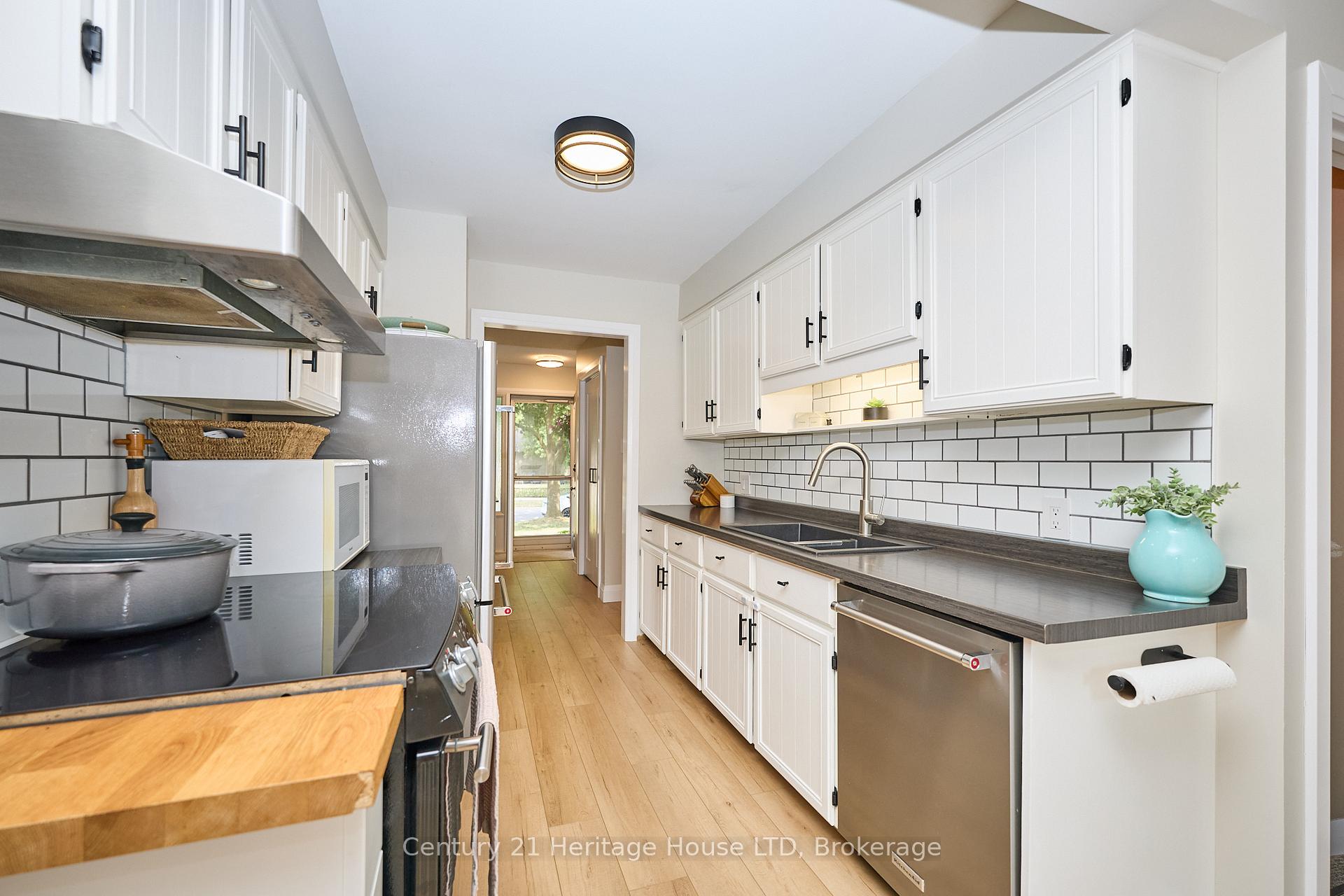 Photo 11 of 25 Birchpark Drive, Grimsby, Grimsby Beach — HOMEH