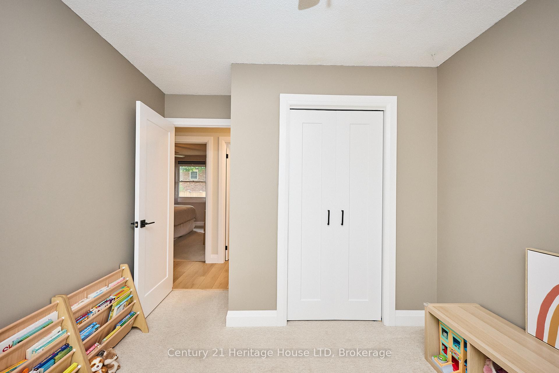 Photo 14 of 25 Birchpark Drive, Grimsby, Grimsby Beach — HOMEH