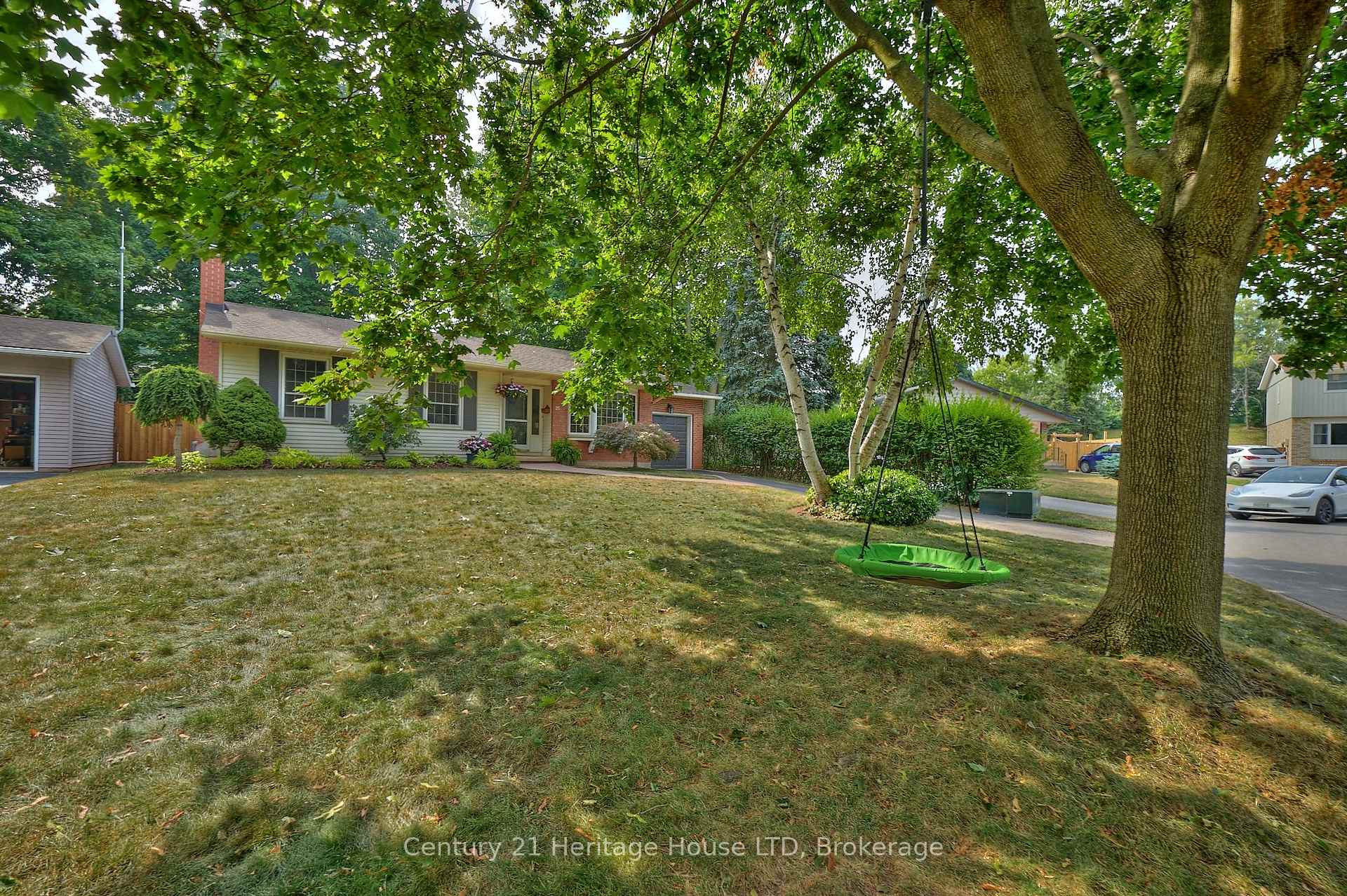 Photo 31 of 25 Birchpark Drive, Grimsby, Grimsby Beach — HOMEH