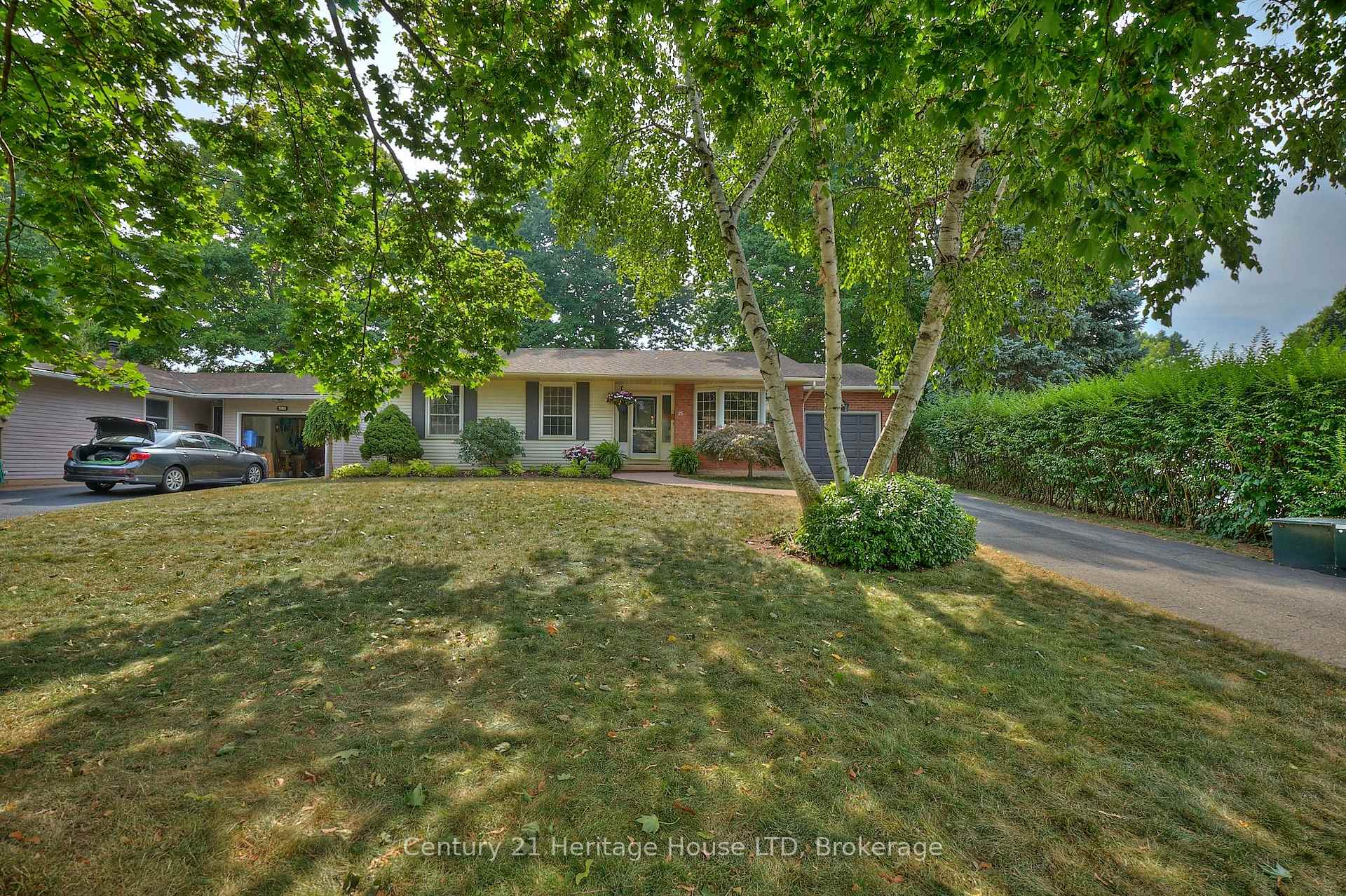 Photo 32 of 25 Birchpark Drive, Grimsby, Grimsby Beach — HOMEH