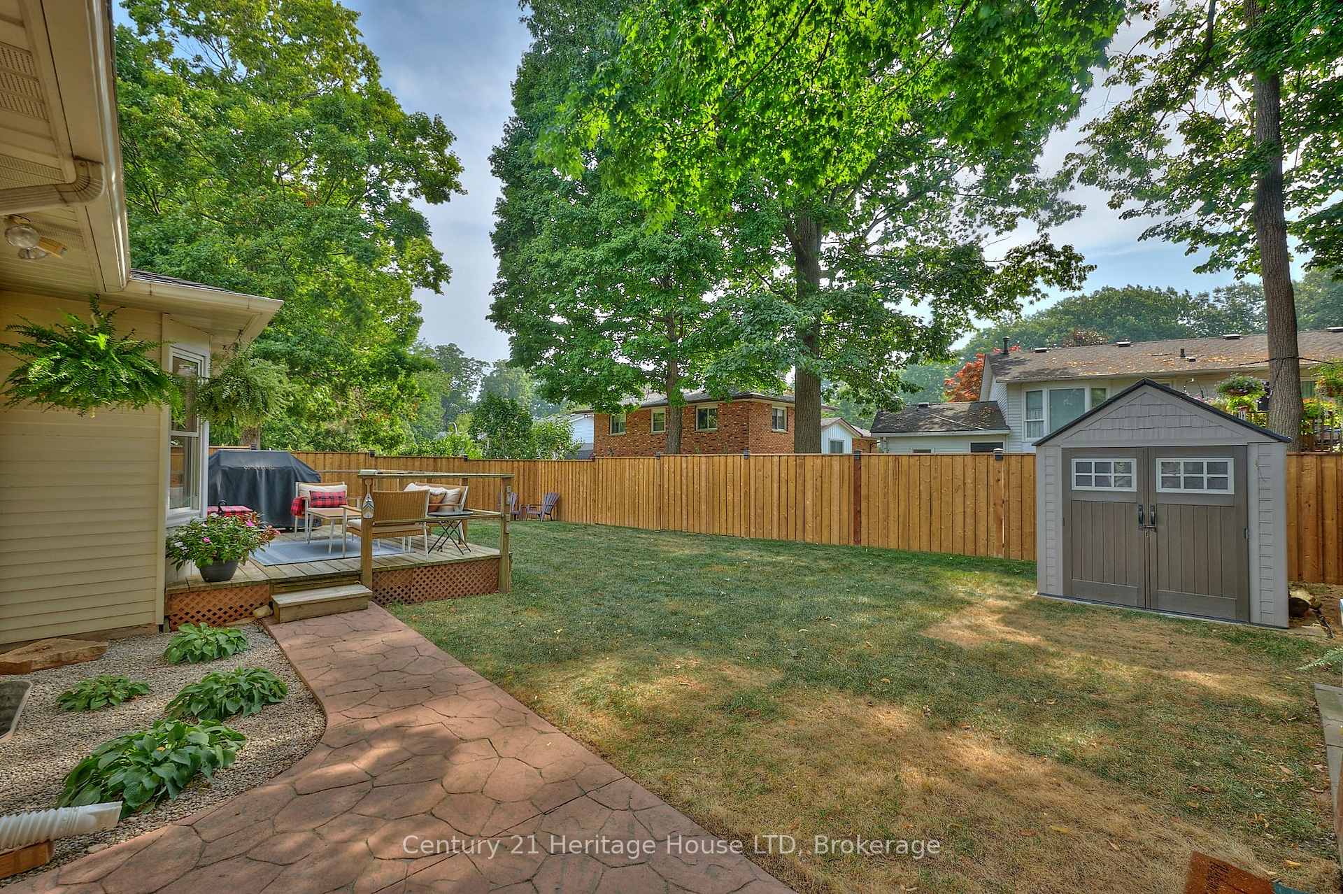 Photo 33 of 25 Birchpark Drive, Grimsby, Grimsby Beach — HOMEH