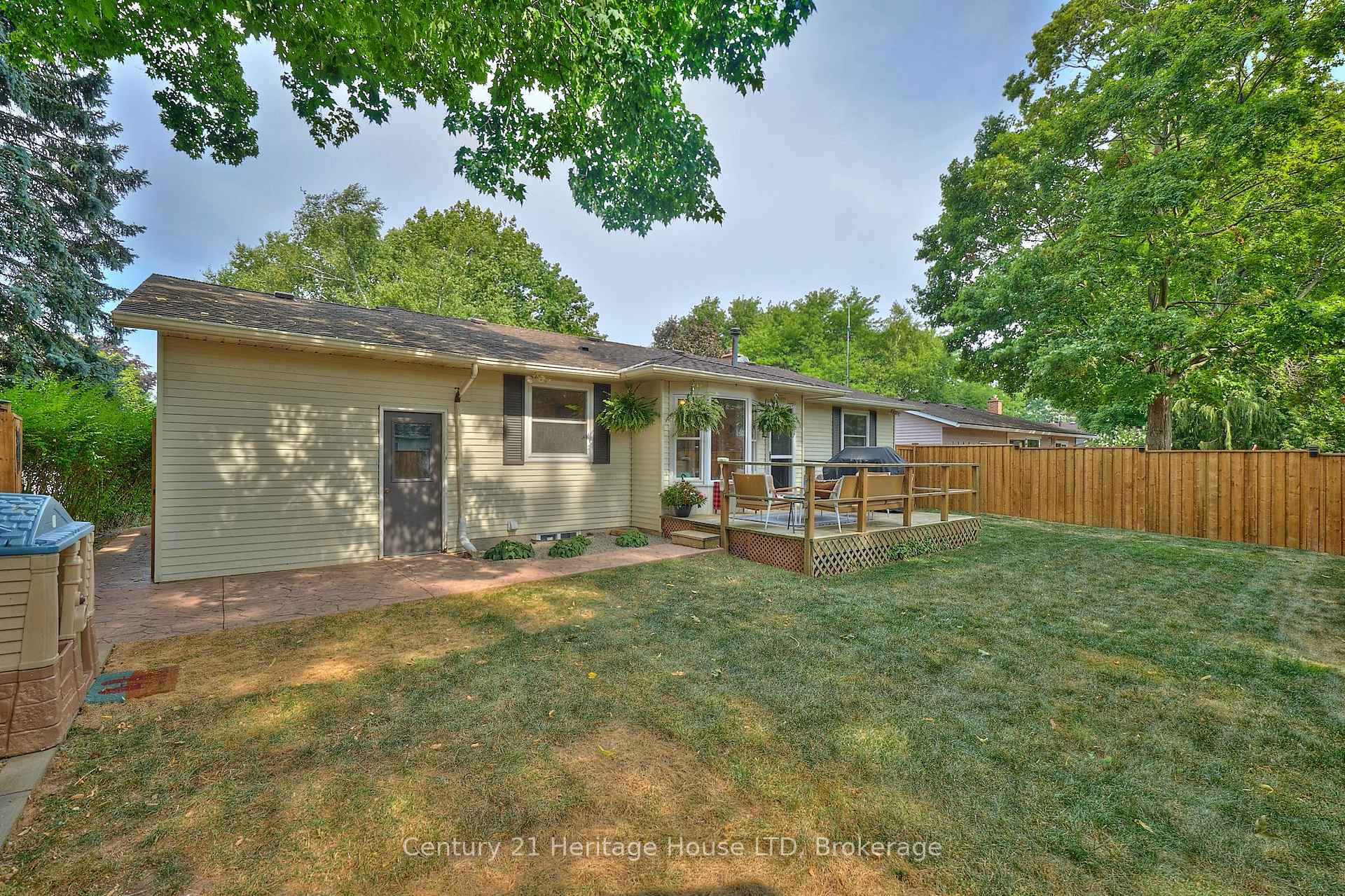 Photo 34 of 25 Birchpark Drive, Grimsby, Grimsby Beach — HOMEH