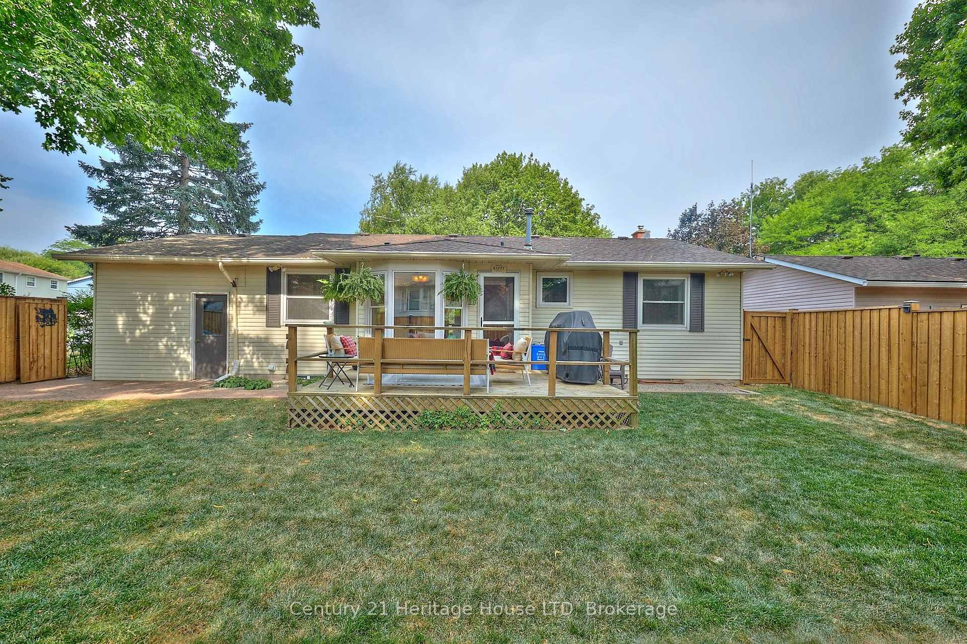 Photo 36 of 25 Birchpark Drive, Grimsby, Grimsby Beach — HOMEH