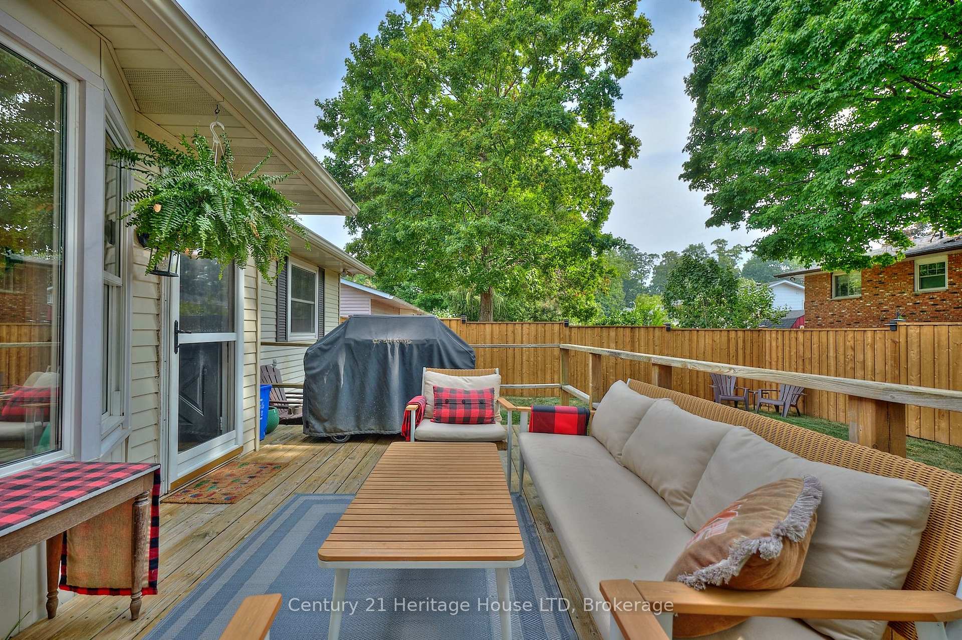 Photo 39 of 25 Birchpark Drive, Grimsby, Grimsby Beach — HOMEH