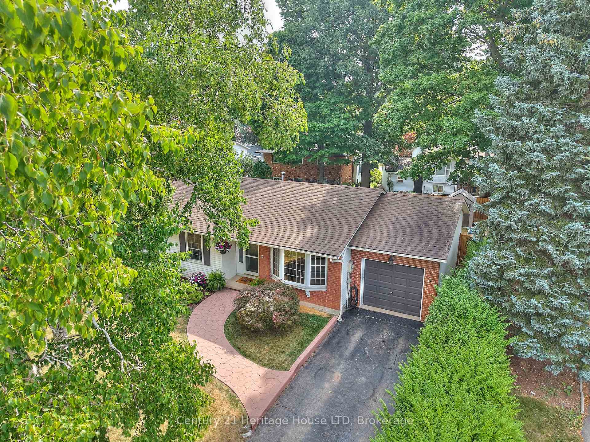 Photo 42 of 25 Birchpark Drive, Grimsby, Grimsby Beach — HOMEH