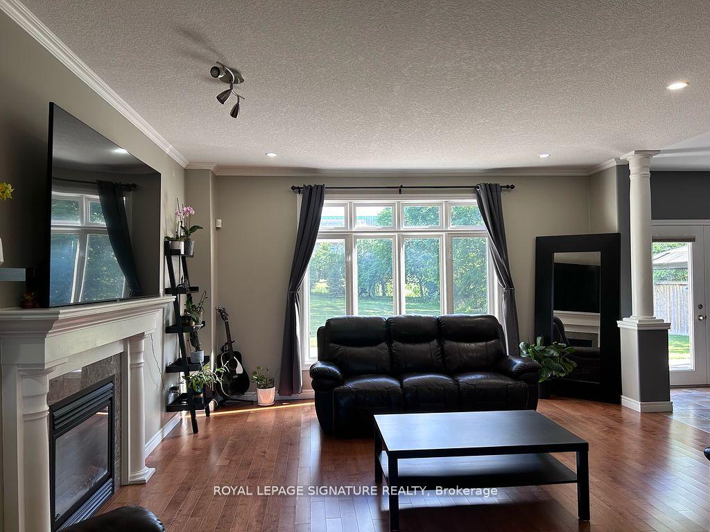 Photo 8 of 152 Central Avenue, Grimsby, Grimsby East — HOMEH