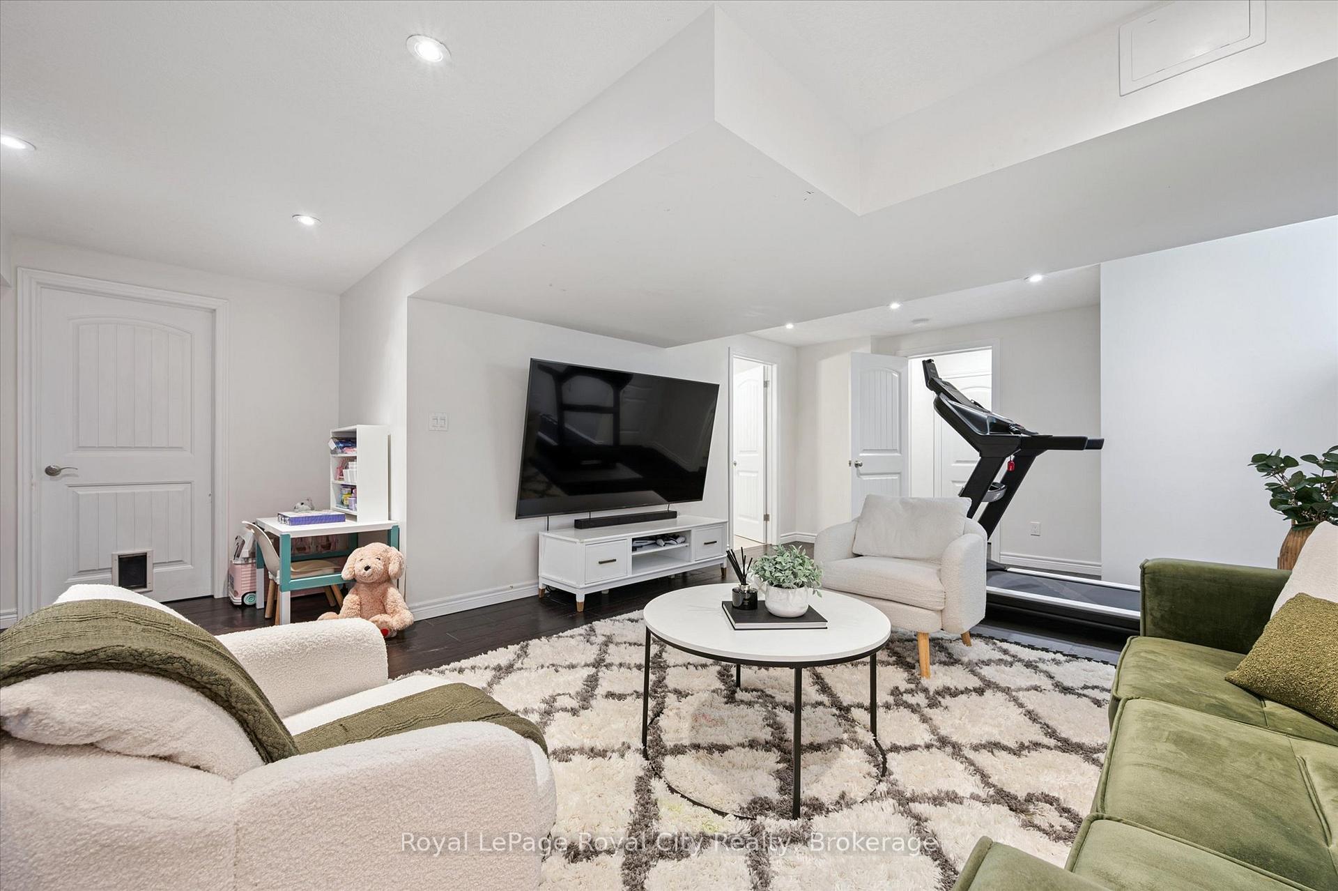 Photo 29 of 38 Baxter Drive, Guelph, Pineridge/Westminster Woods — HOMEH