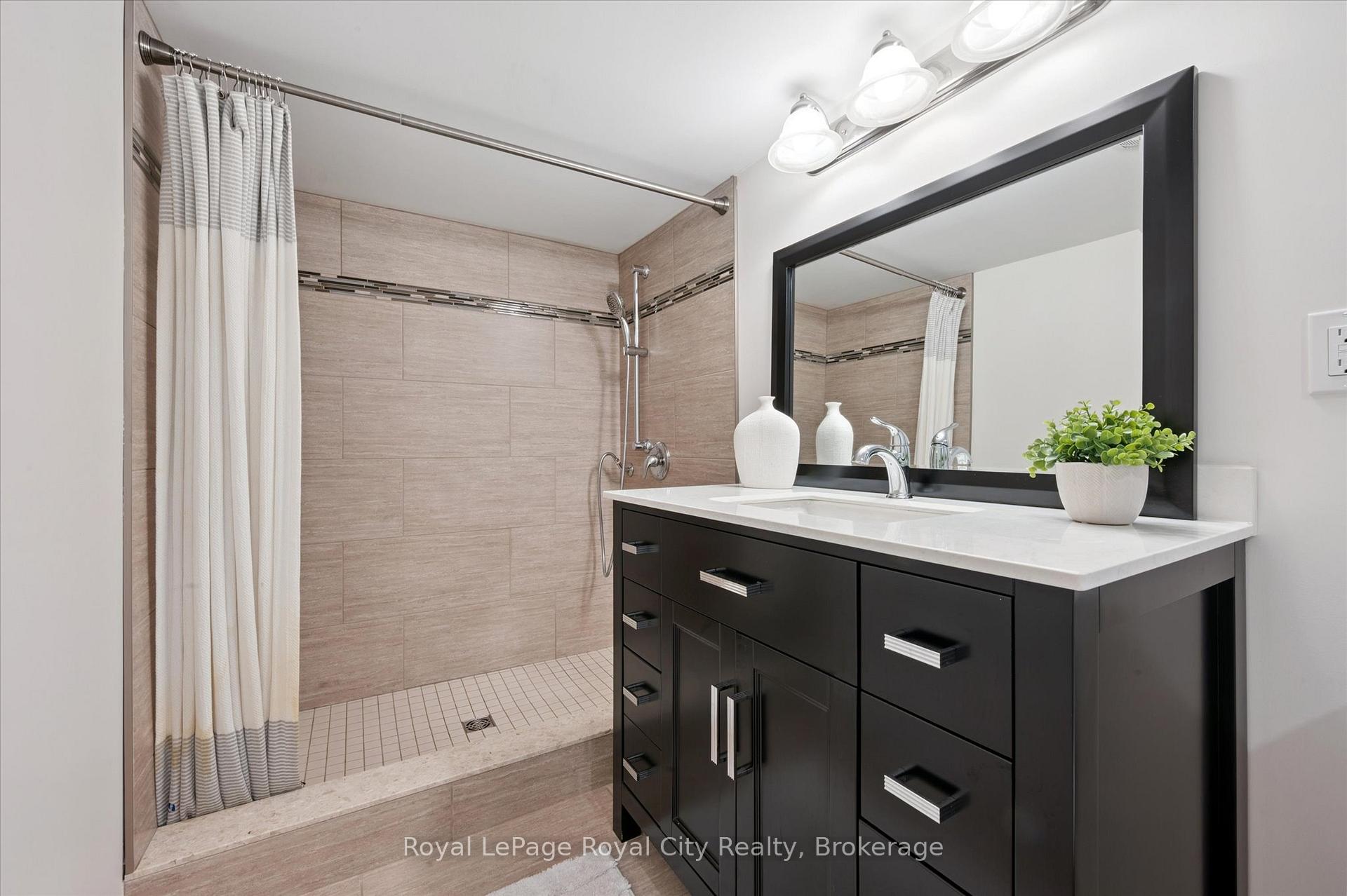 Photo 30 of 38 Baxter Drive, Guelph, Pineridge/Westminster Woods — HOMEH