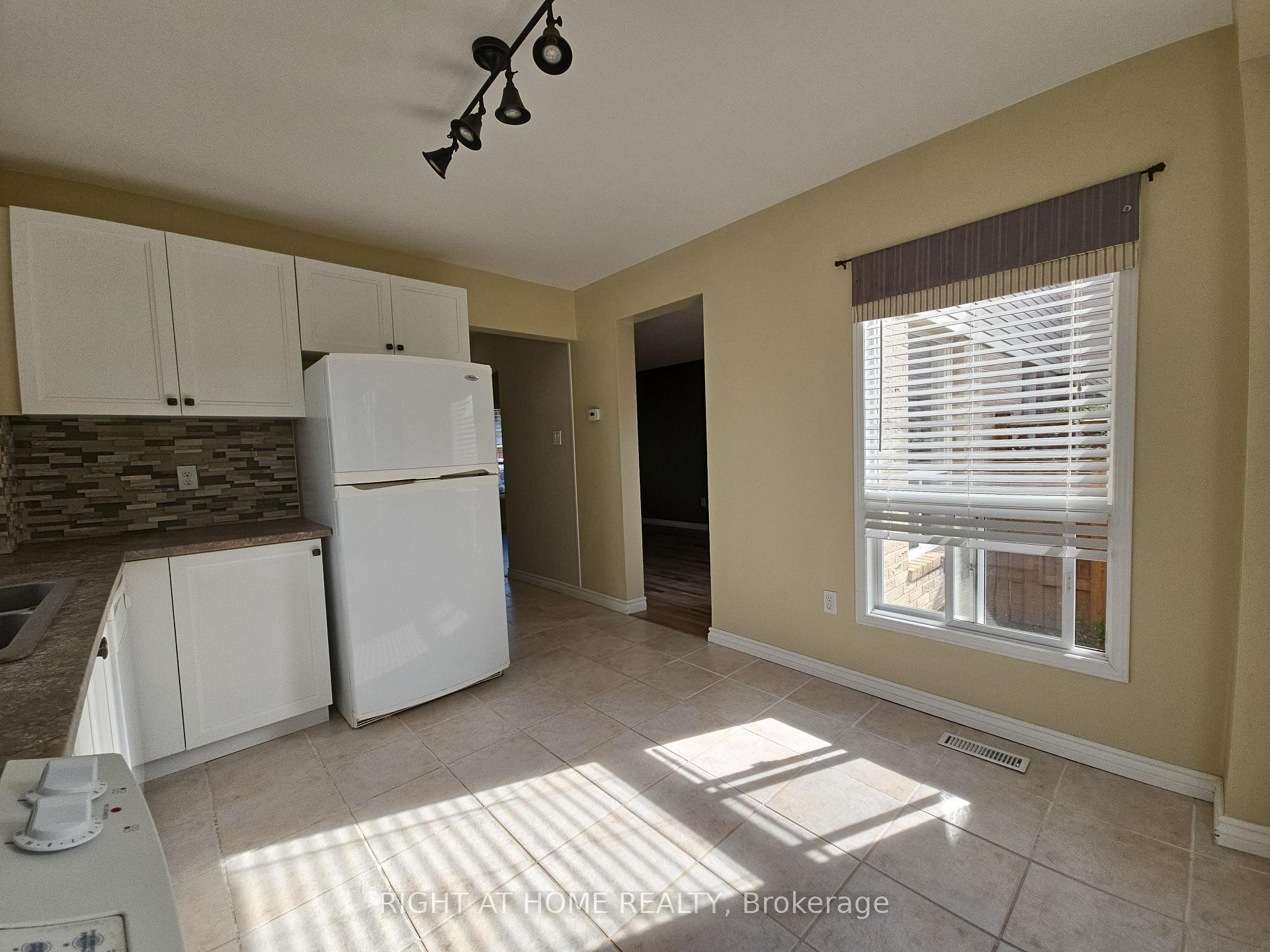 Photo 2 of 77 D'Ambrosio Drive, Barrie, Painswick North — HOMEH