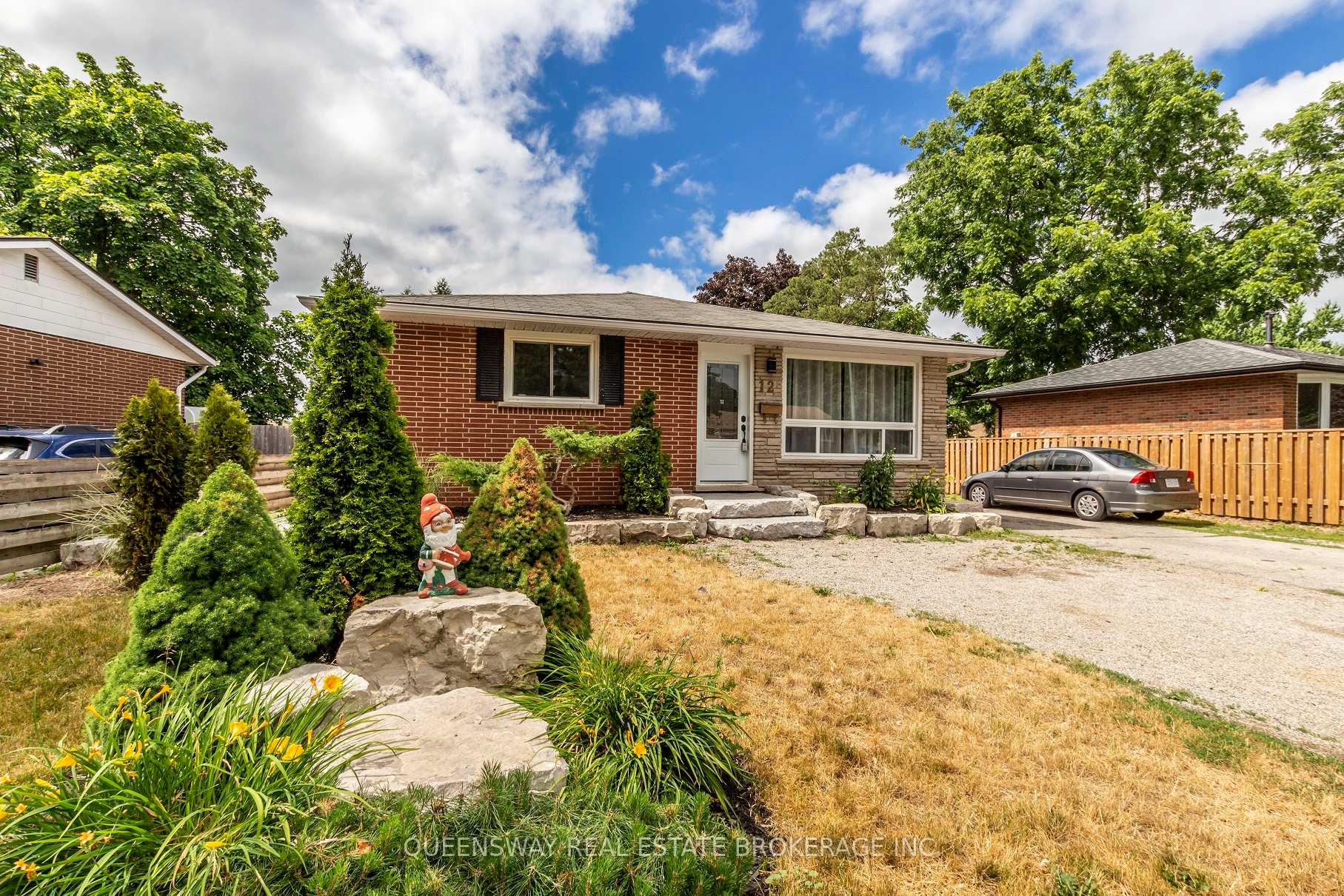 Photo 2 of 12 Argyle Drive, Guelph, Dovercliffe Park/Old University — HOMEH