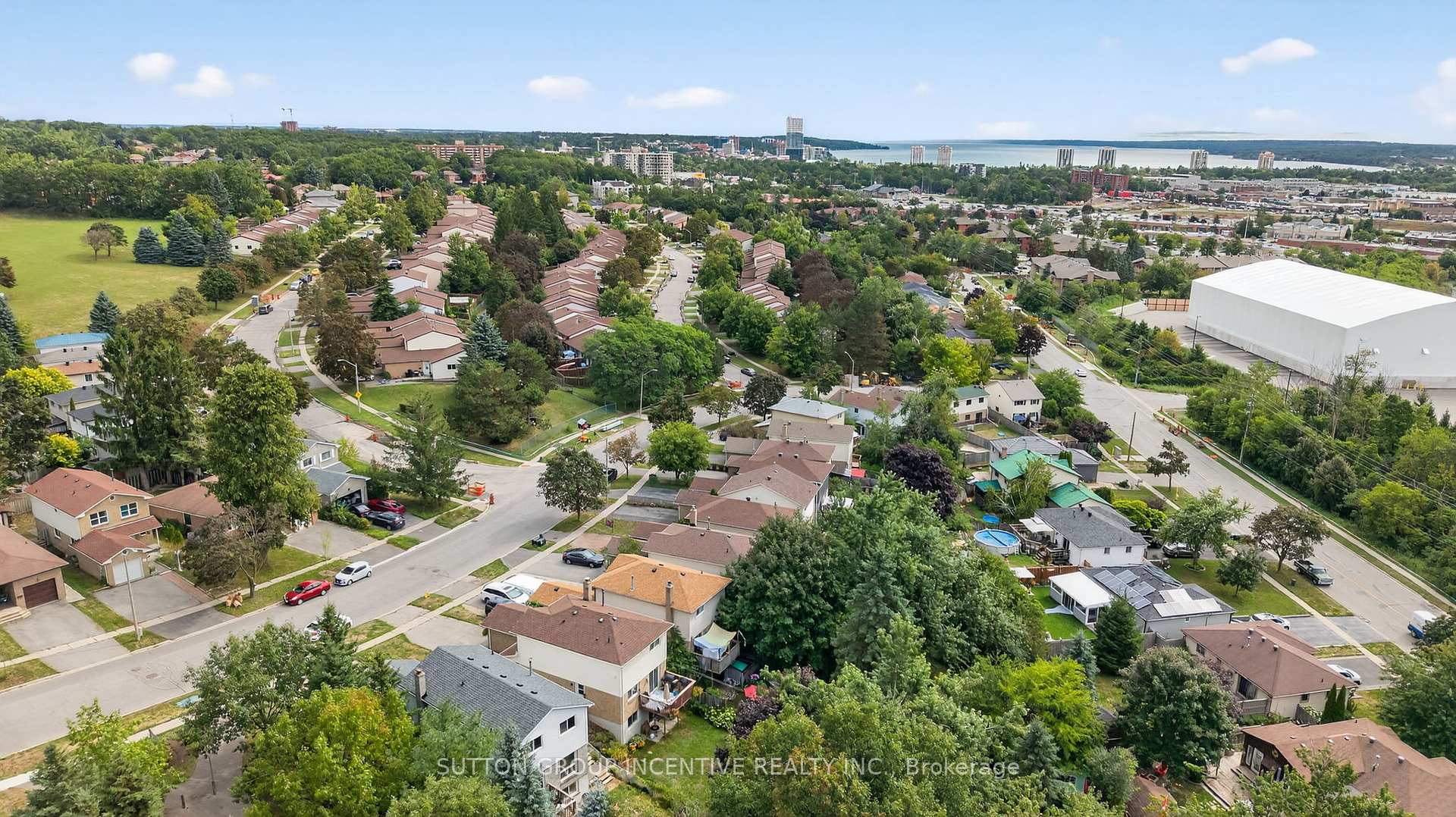 Photo 43 of 20 Fox Run, Barrie, Sunnidale — HOMEH