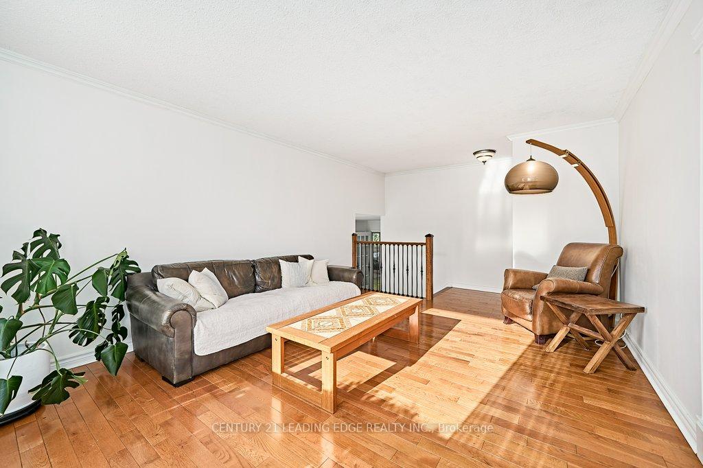 Photo 12 of 25 Eileen Drive, Barrie, Allandale Heights — HOMEH