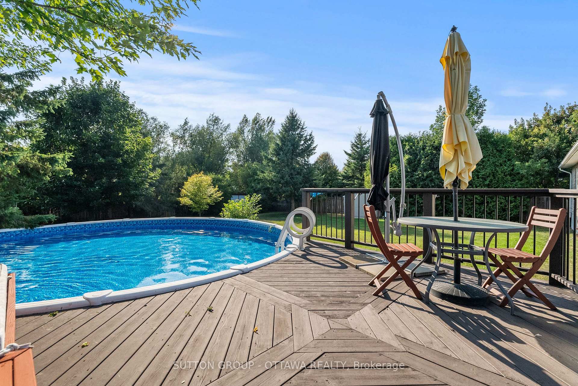 Photo 4 of 1528 Back Place Avenue, Ottawa, Greely — HOMEH