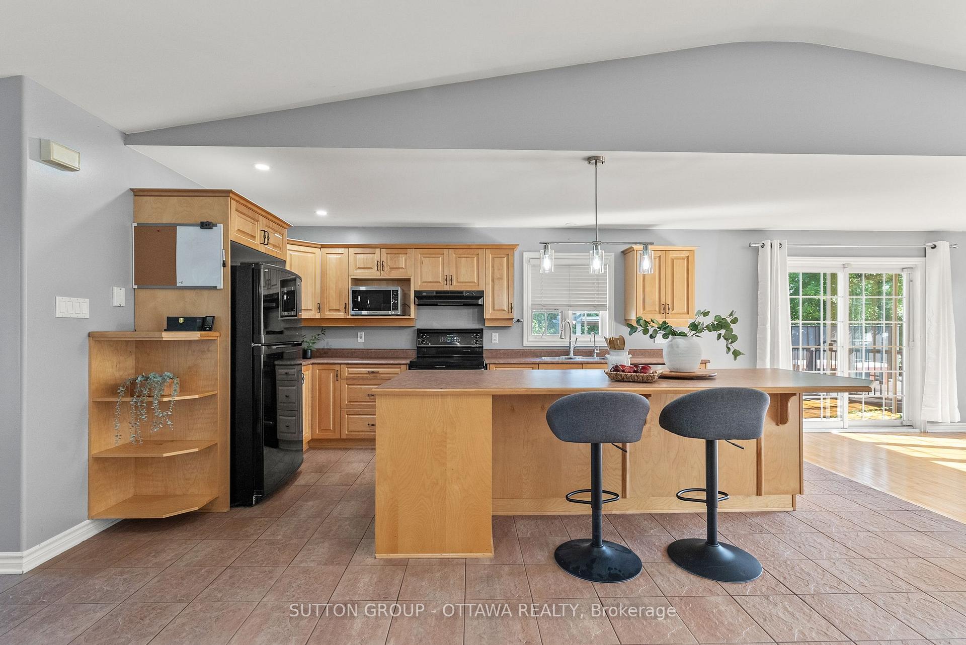 Photo 7 of 1528 Back Place Avenue, Ottawa, Greely — HOMEH