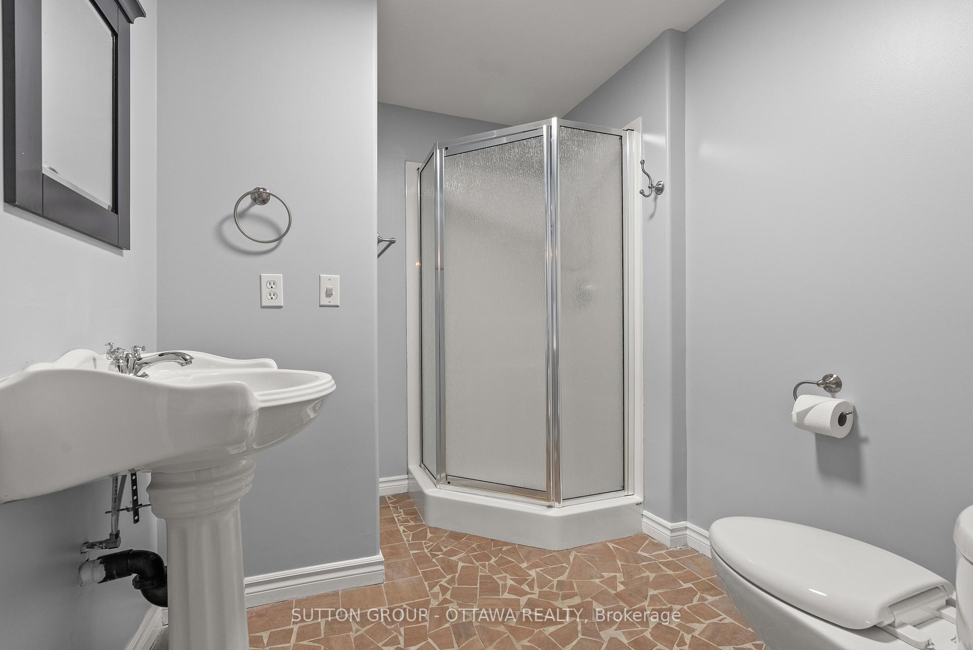Photo 27 of 1528 Back Place Avenue, Ottawa, Greely — HOMEH