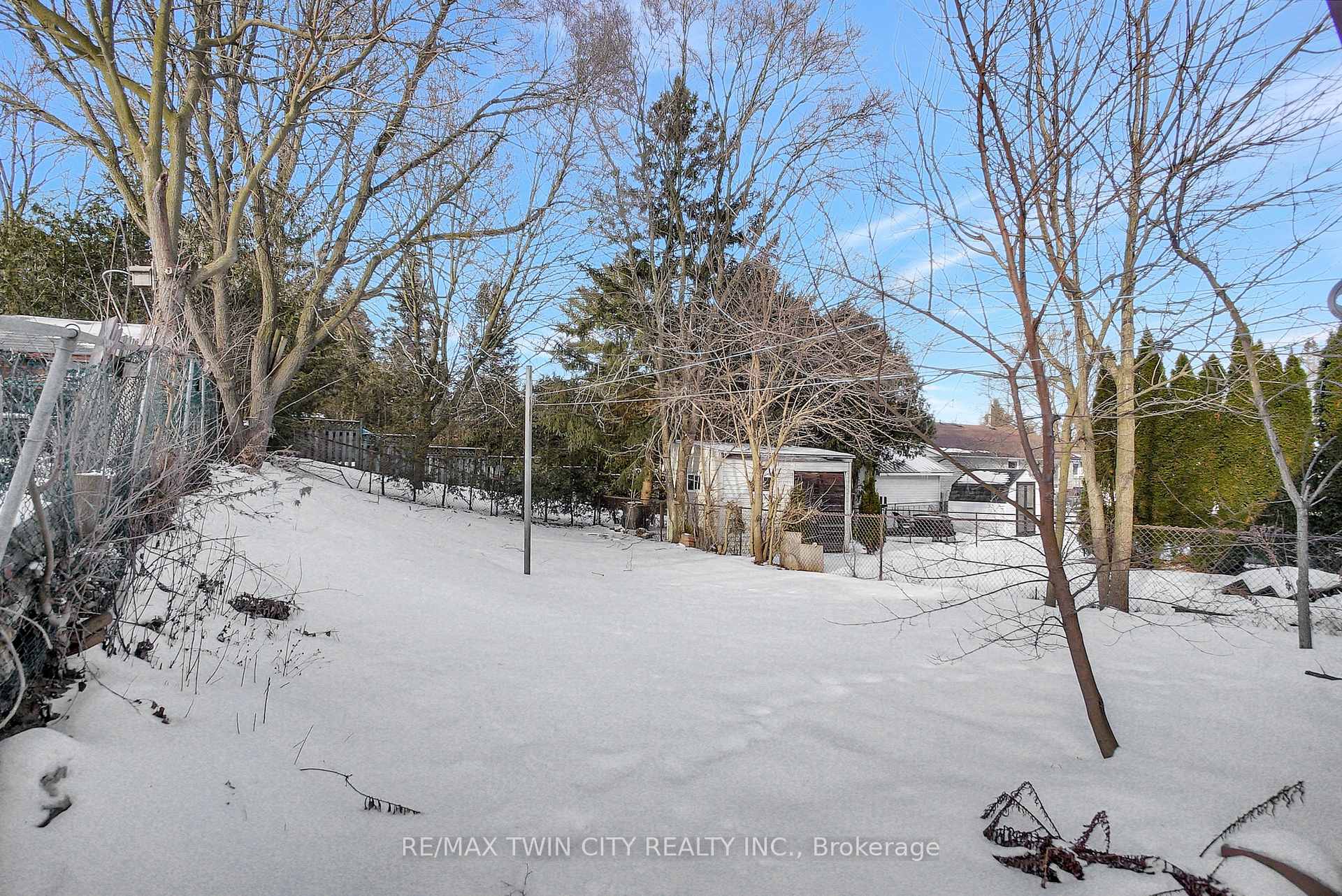 Photo 21 of 16 Ann Street, Brant, Paris — HOMEH