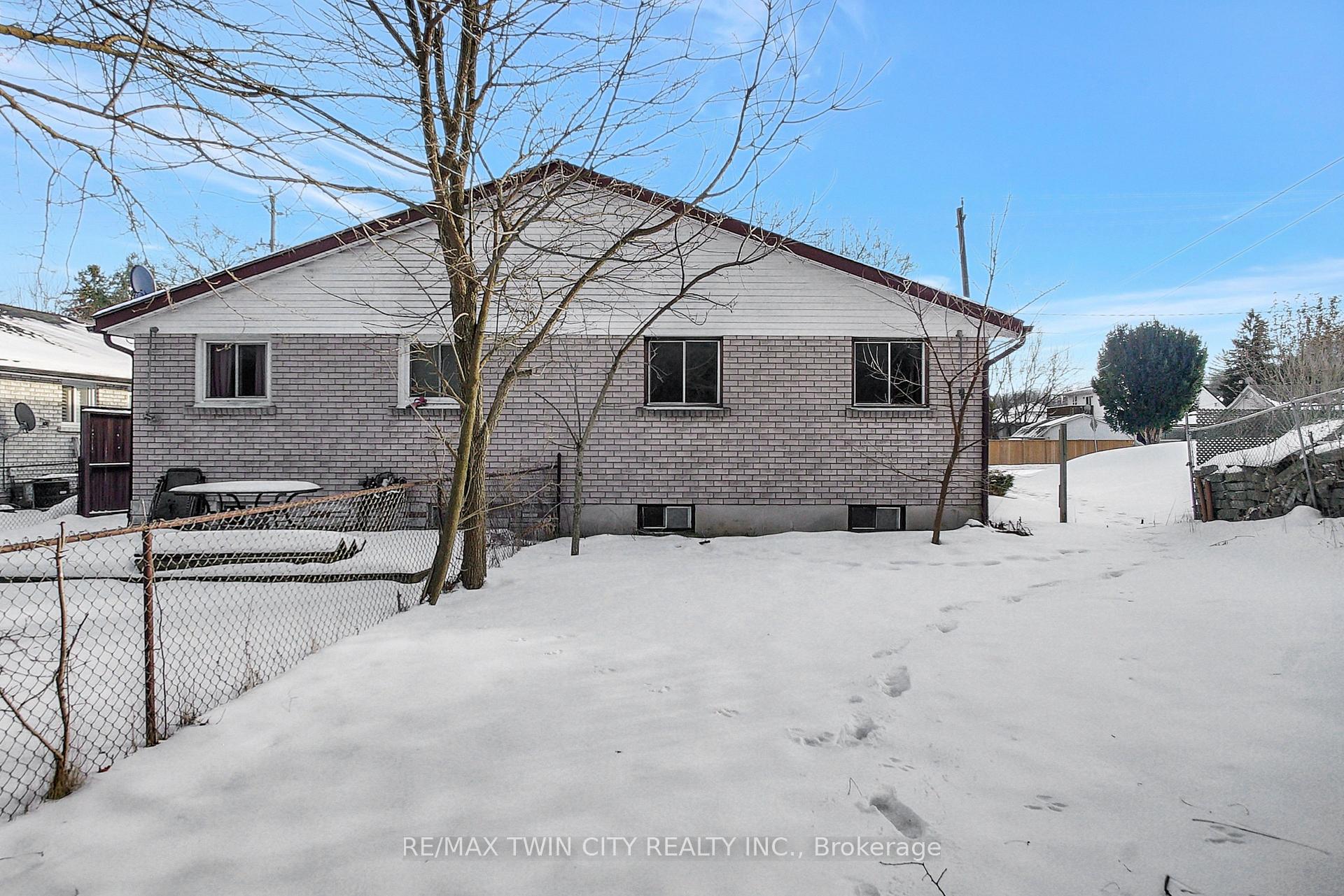 Photo 22 of 16 Ann Street, Brant, Paris — HOMEH