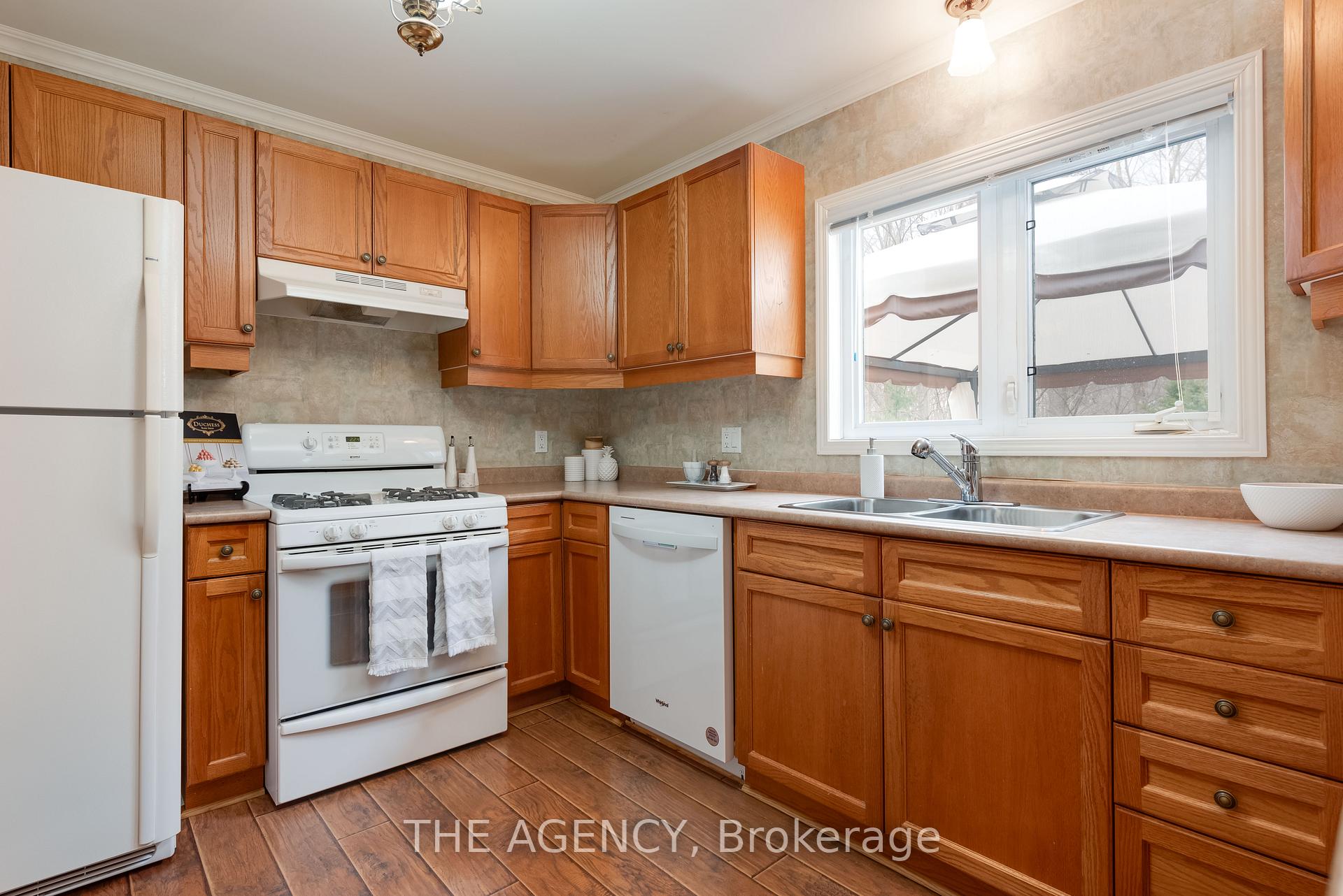 Photo 6 of 5 Springwood Crescent, Gravenhurst, Muskoka (S) — HOMEH