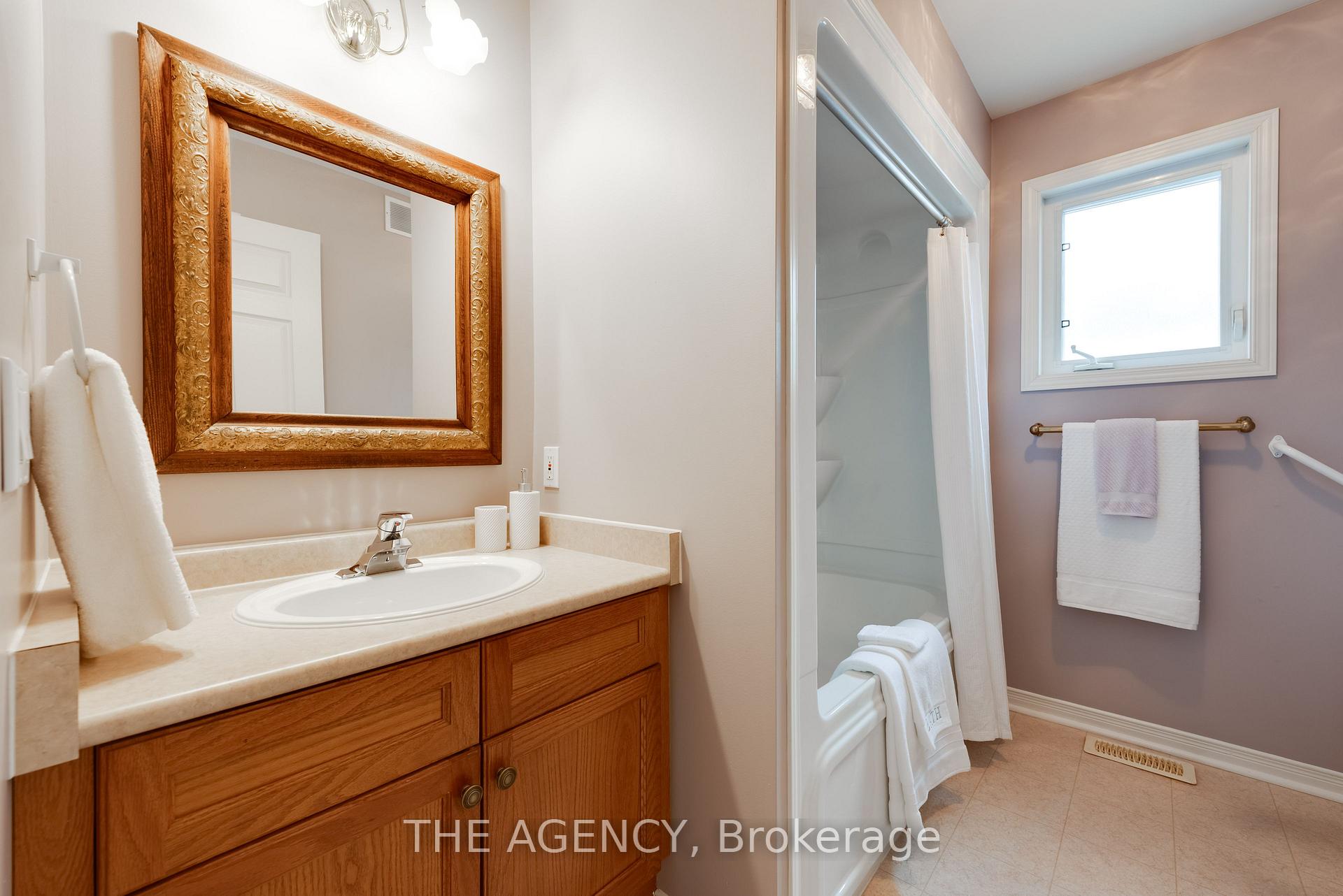 Photo 12 of 5 Springwood Crescent, Gravenhurst, Muskoka (S) — HOMEH