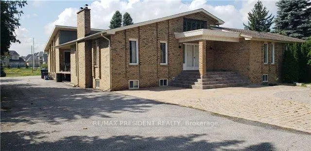 Photo 3 of 16 Beamish Court, Brampton, Toronto Gore Rural Estate — HOMEH