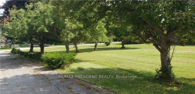 Photo 4 of 16 Beamish Court, Brampton, Toronto Gore Rural Estate — HOMEH