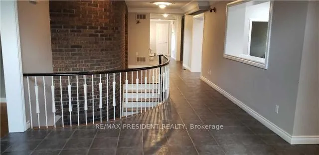 Photo 5 of 16 Beamish Court, Brampton, Toronto Gore Rural Estate — HOMEH