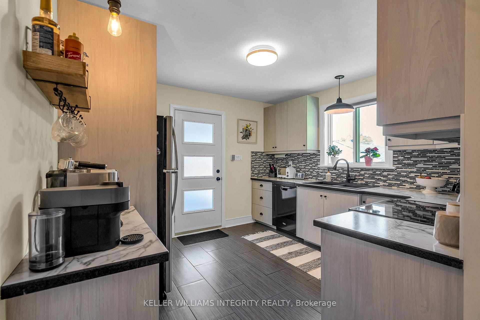 Photo 3 of 31 Dunbar Avenue, Cornwall — HOMEH