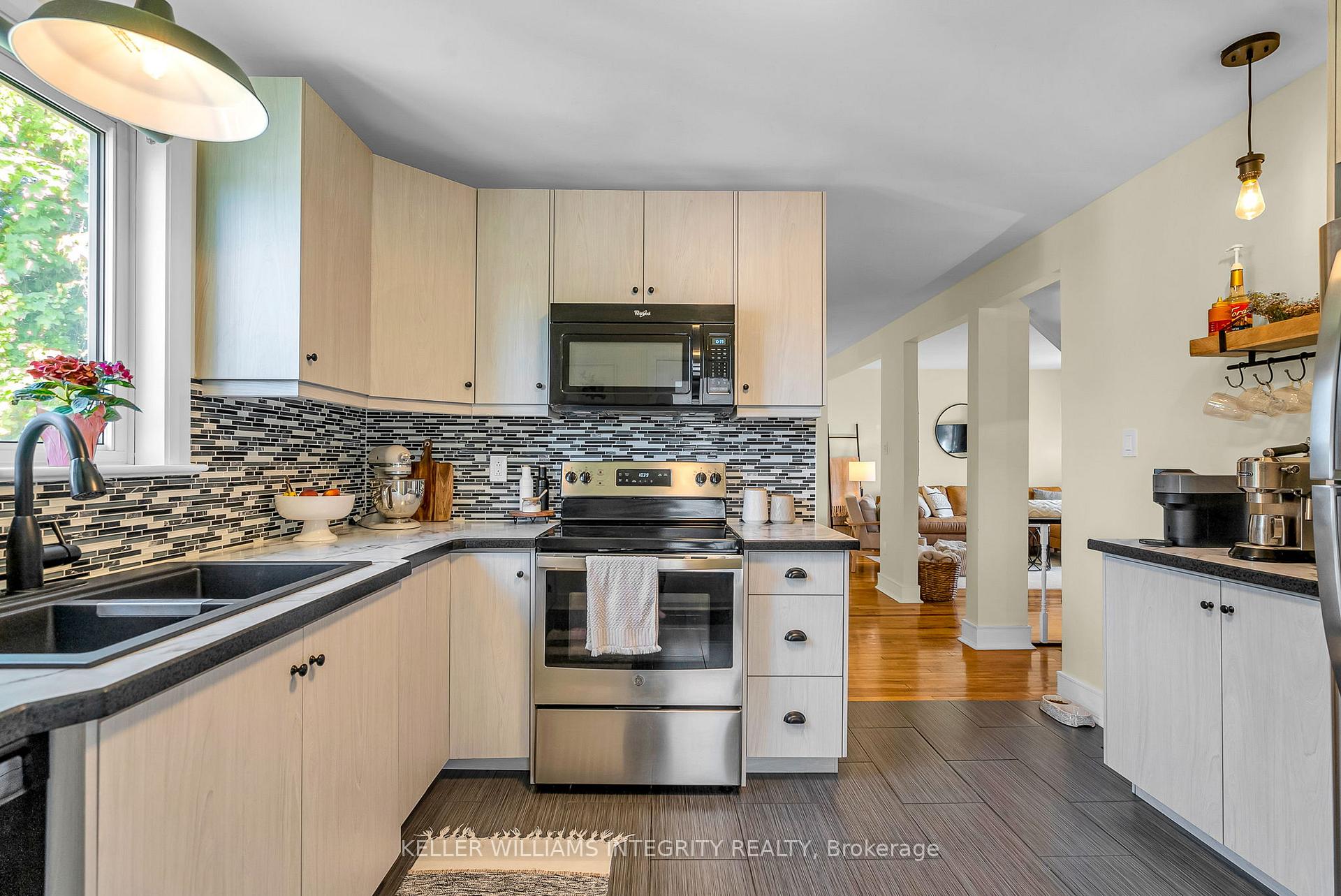 Photo 4 of 31 Dunbar Avenue, Cornwall — HOMEH